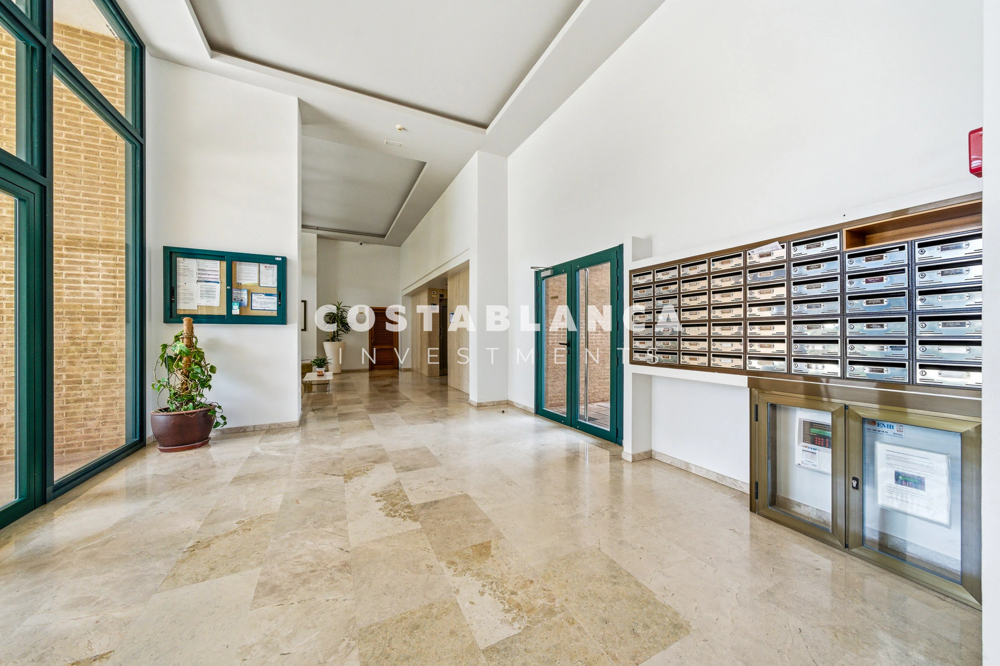 Espectacular apartamento en la vigésima planta en Poniente con vistas panorámicas al mar en venta en Benidorm.