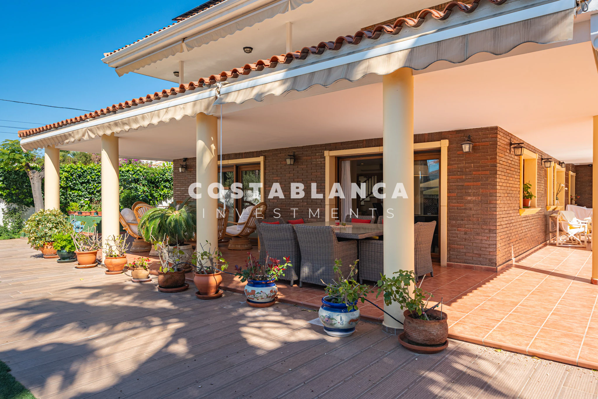 Luxuriöse mediterrane Villa zum Verkauf in Benidorm mit Garten, Terrassen und Privatsphäre