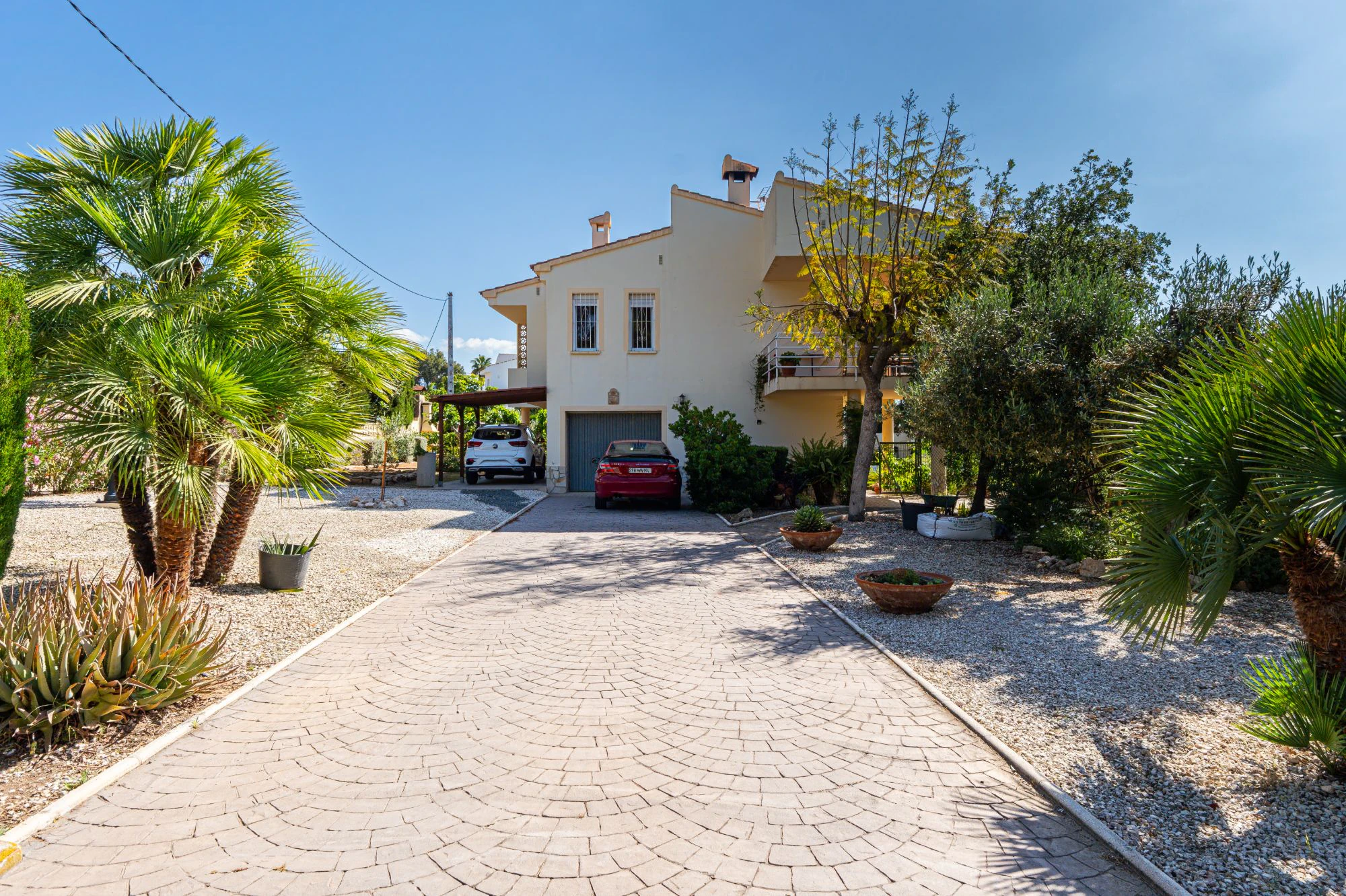 VILLA SPACIEUSE RÉNOVÉE À LA NUCIA AVEC PISCINE ET EXCELLENTS ESPACES EXTERIEURS À VENDRE À LA NUCIA