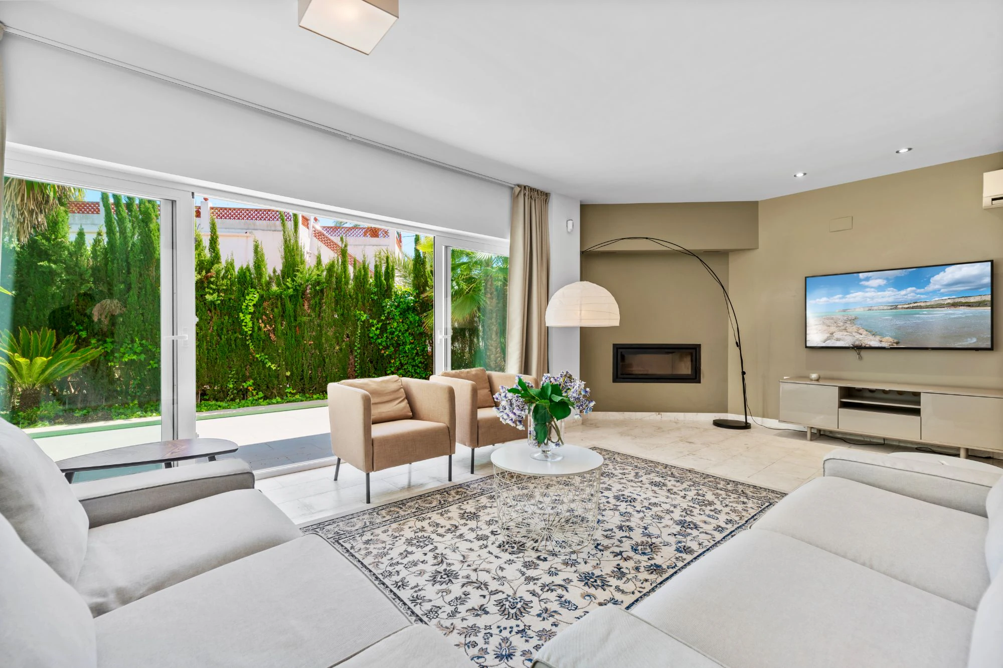 Elegant 4-Bedroom Villa for Sale in Albir – Prime Location with Mountain Views
