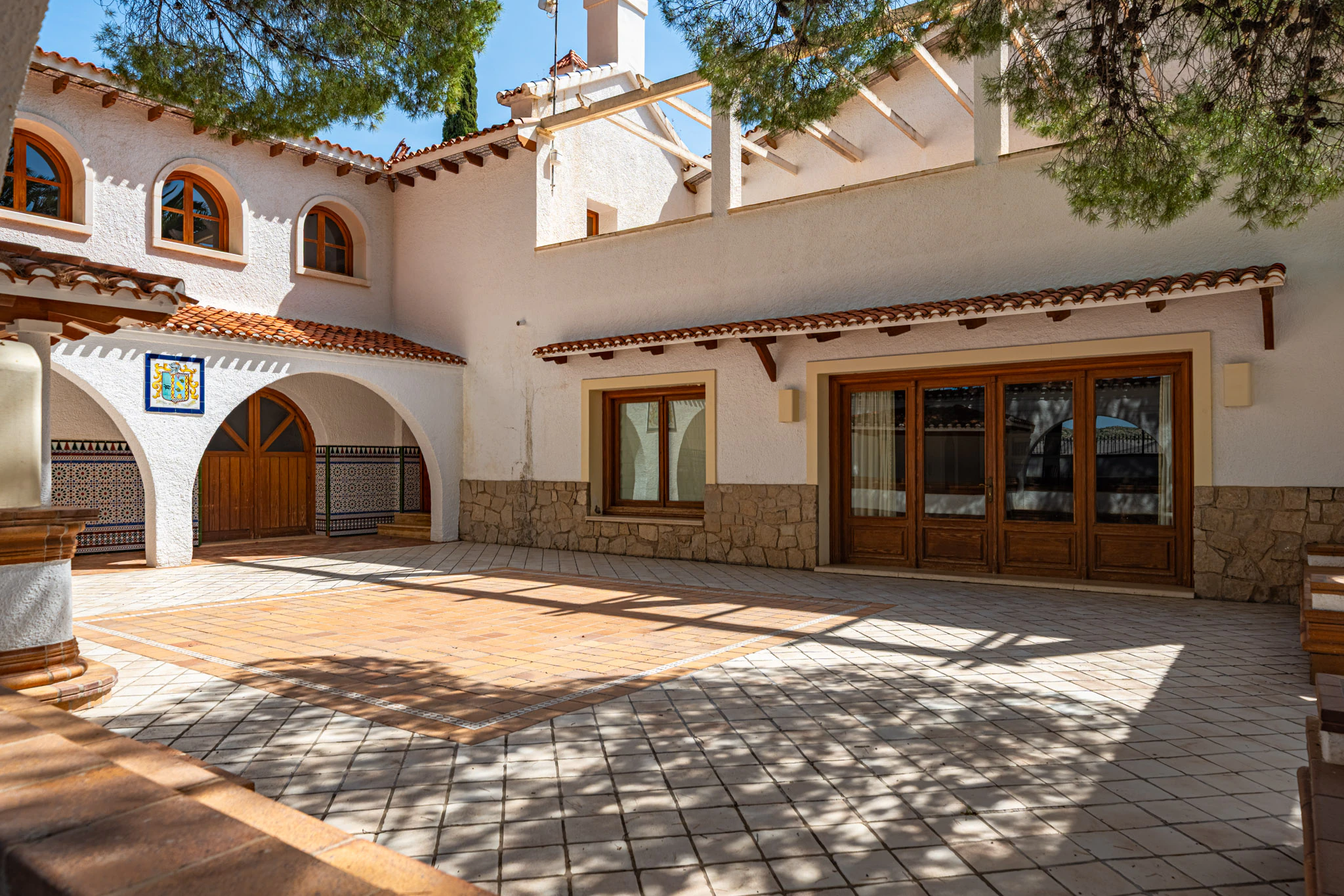 Exclusive Mediterranean Estate with Vineyards and Lakes for sale in Novelda