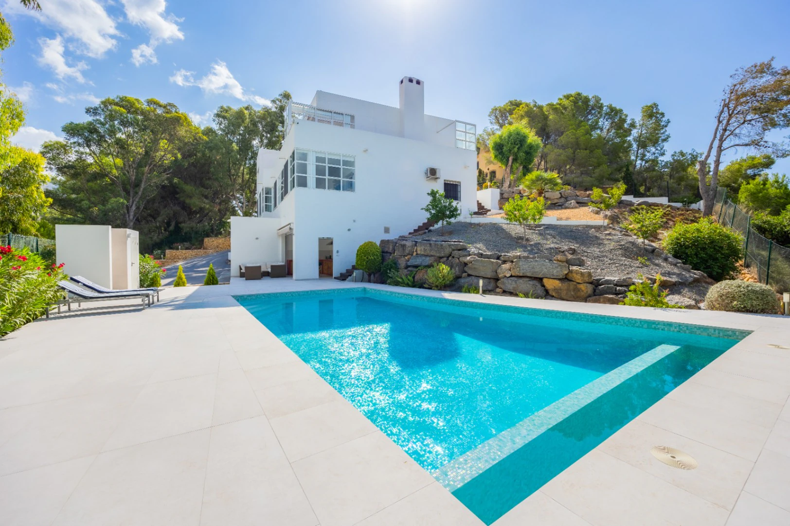 Geräumige Villa zum Verkauf in Altea la Vella mit Meerblick und Zugang zum Golfplatz