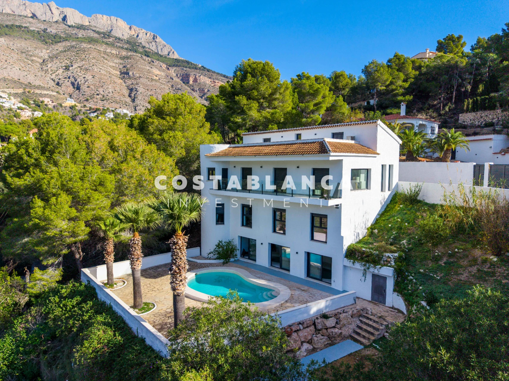 Luxe gerenoveerde villa met wellnessruimte te koop in Altea la Vella