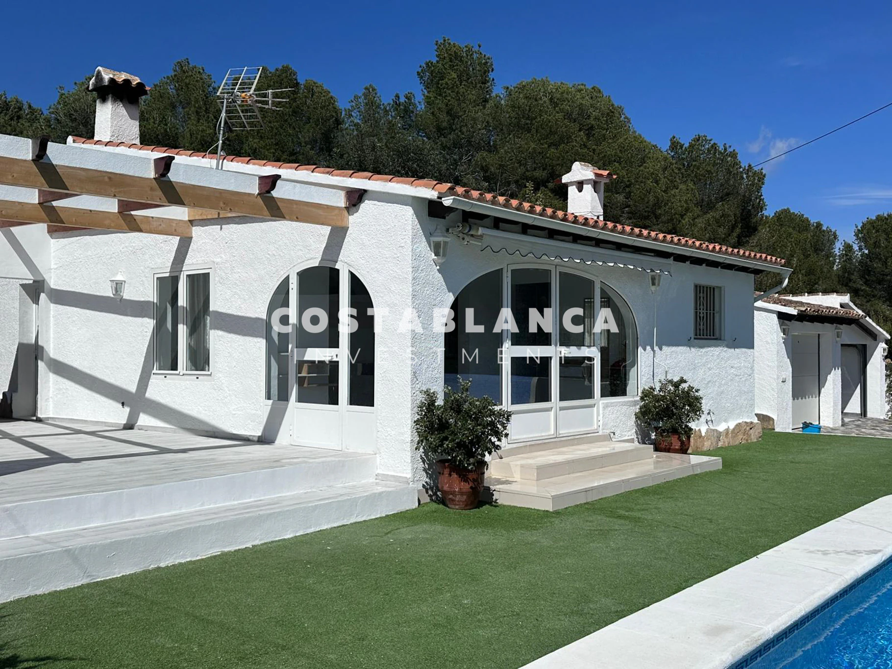 Sunny Mediterranean villa for sale in Moraira