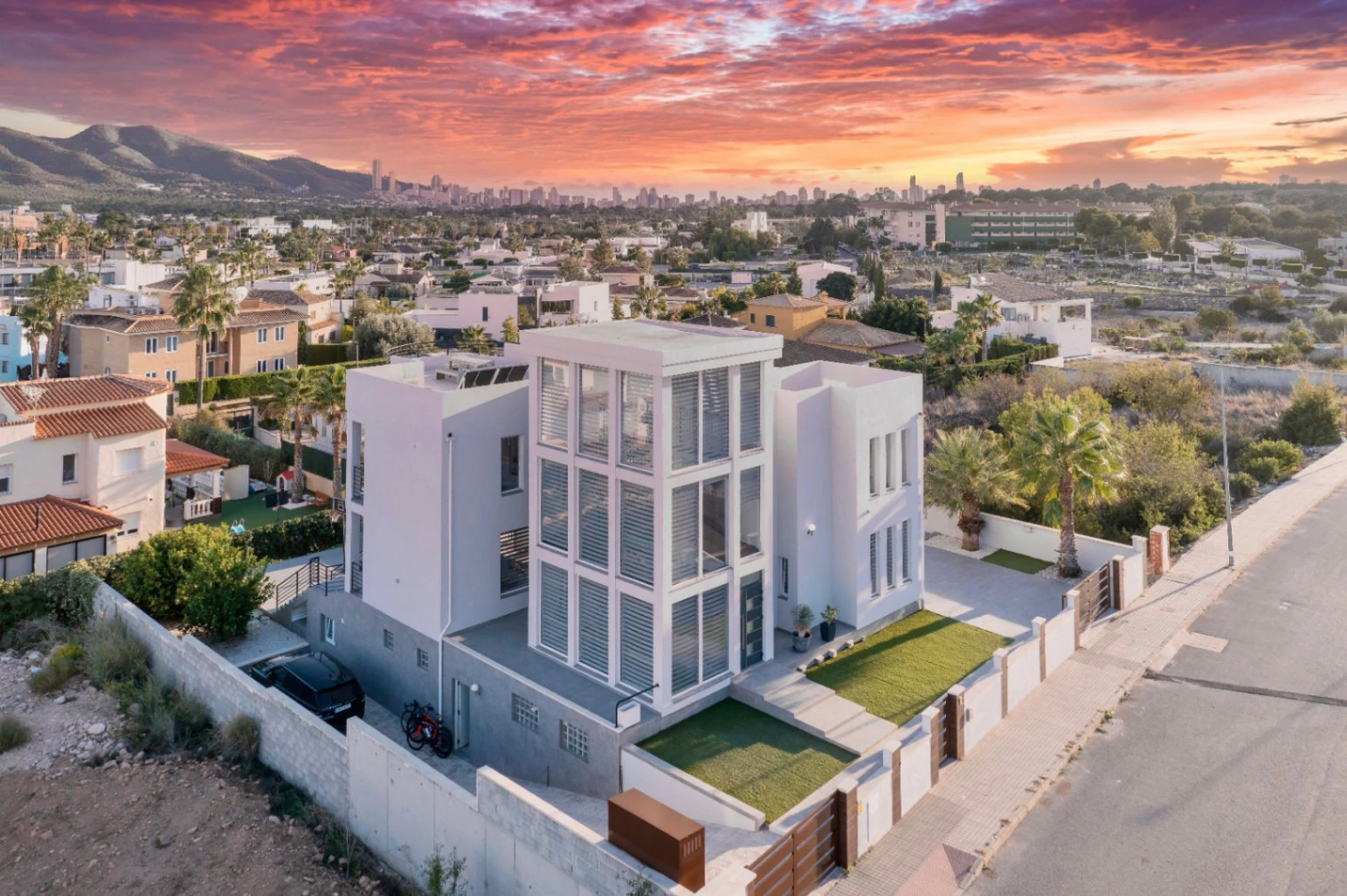 Villa moderne avec vue sur la mer et chambres d’hôtes à vendre à Alfaz del Pi