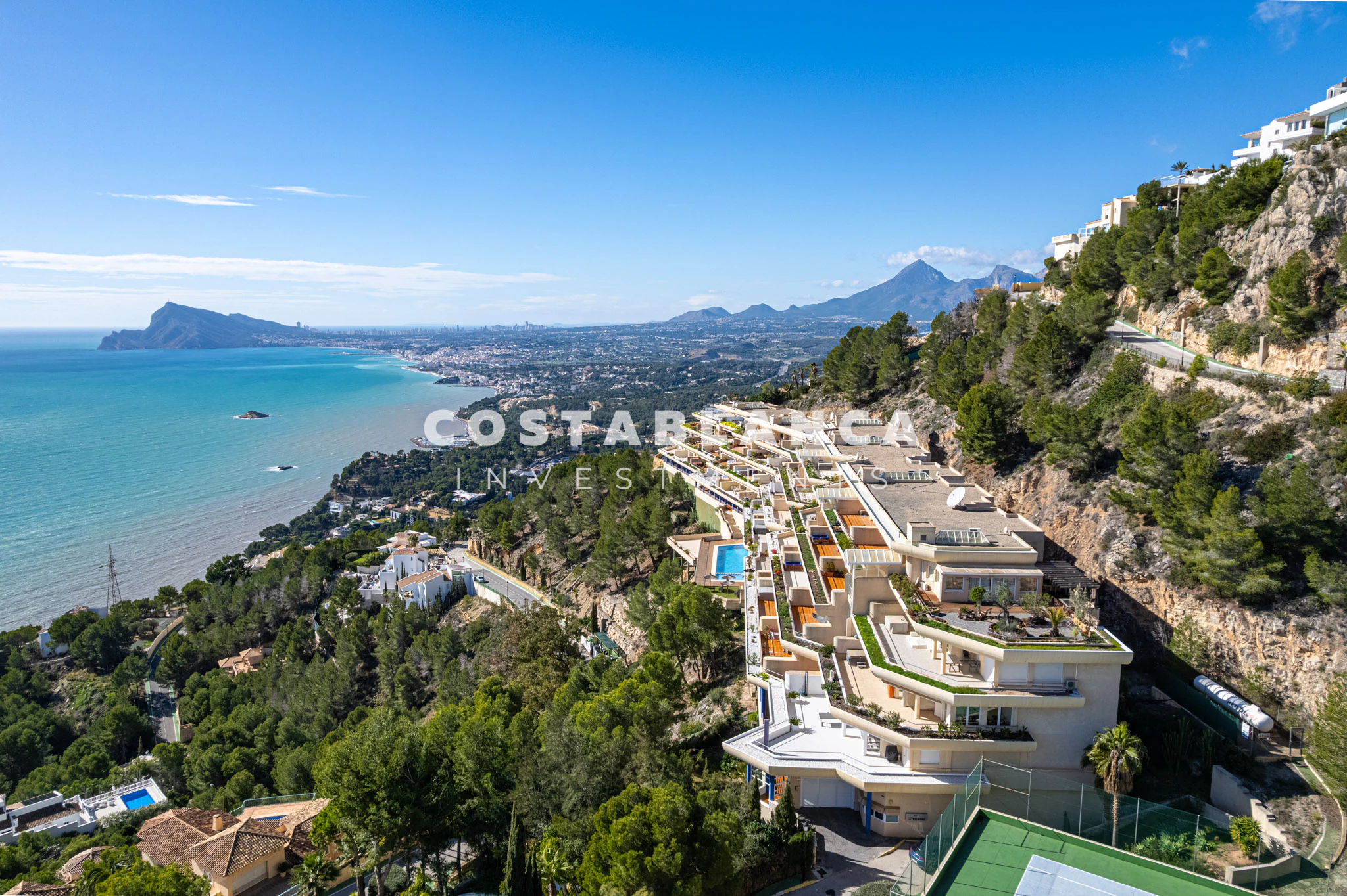 Luksusowe mieszkanie z panoramicznymi widokami i tarasem w Altea Hills