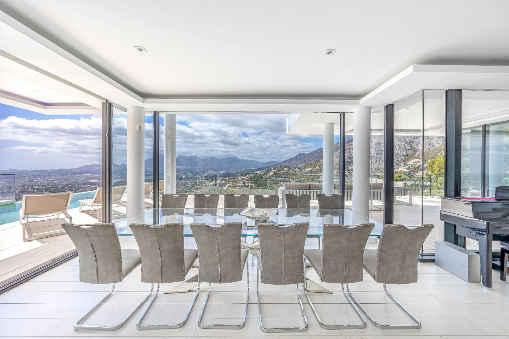 Modern Villa with Infinity Pool for Sale in Altea Hills
