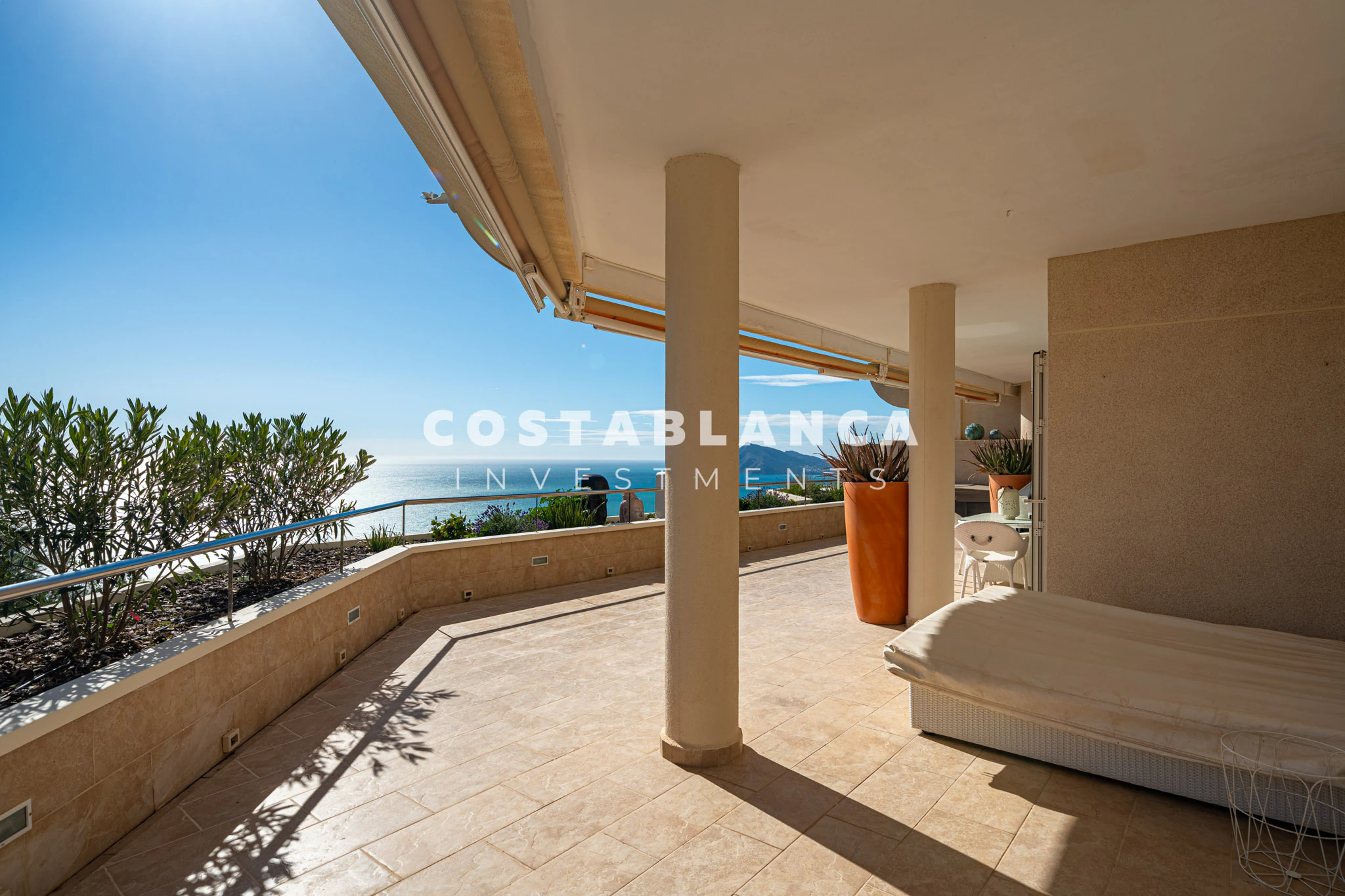 Luksusowe mieszkanie z panoramicznymi widokami i tarasem w Altea Hills