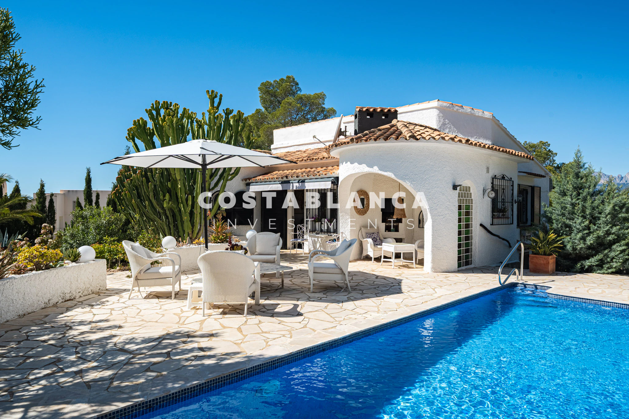Peaceful Mediterranean Villa with Flat Plot and Open Views for sale in Altea