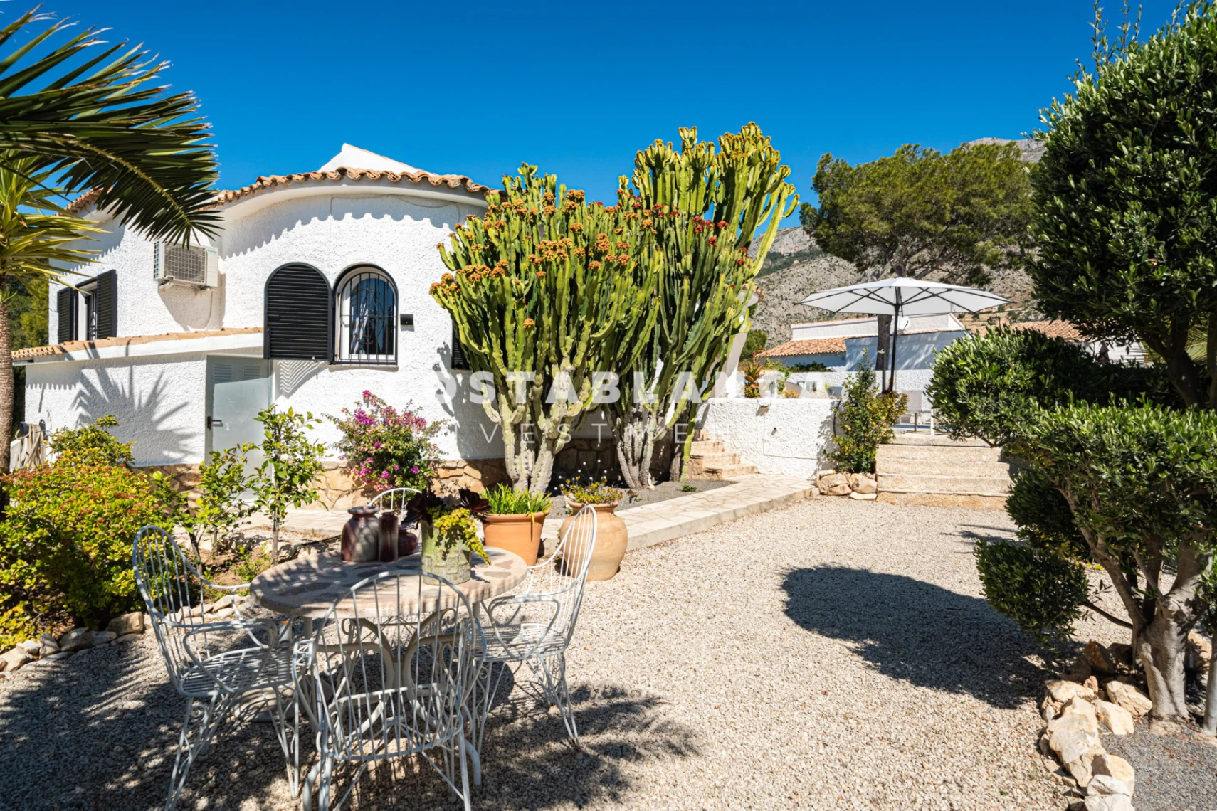 Peaceful Mediterranean Villa with Flat Plot and Open Views for sale in Altea
