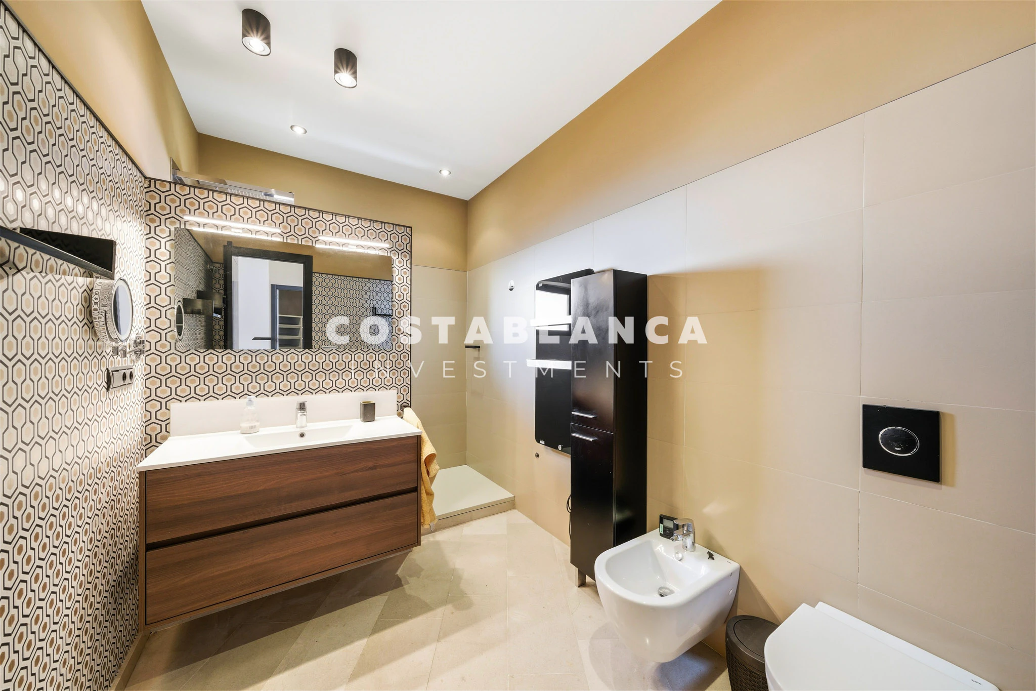 Apartment for Sale Entire 38th Floor of the Iconic Negurigane Building for sale in Benidorm