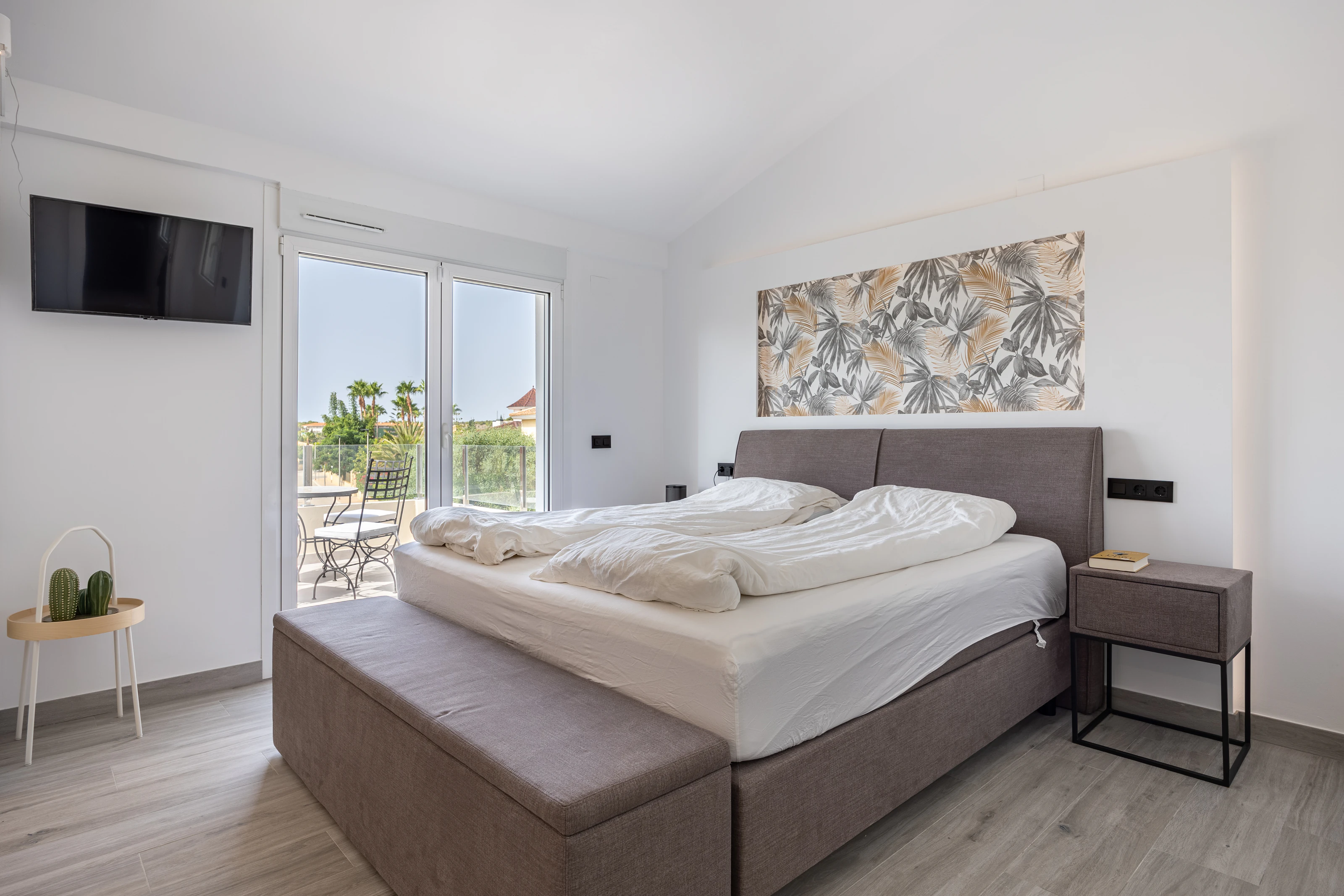 Moderne mediterrane Villa mit Pool, Garten und überdachtem Parkplatz zu verkaufen in Alfaz del Pi