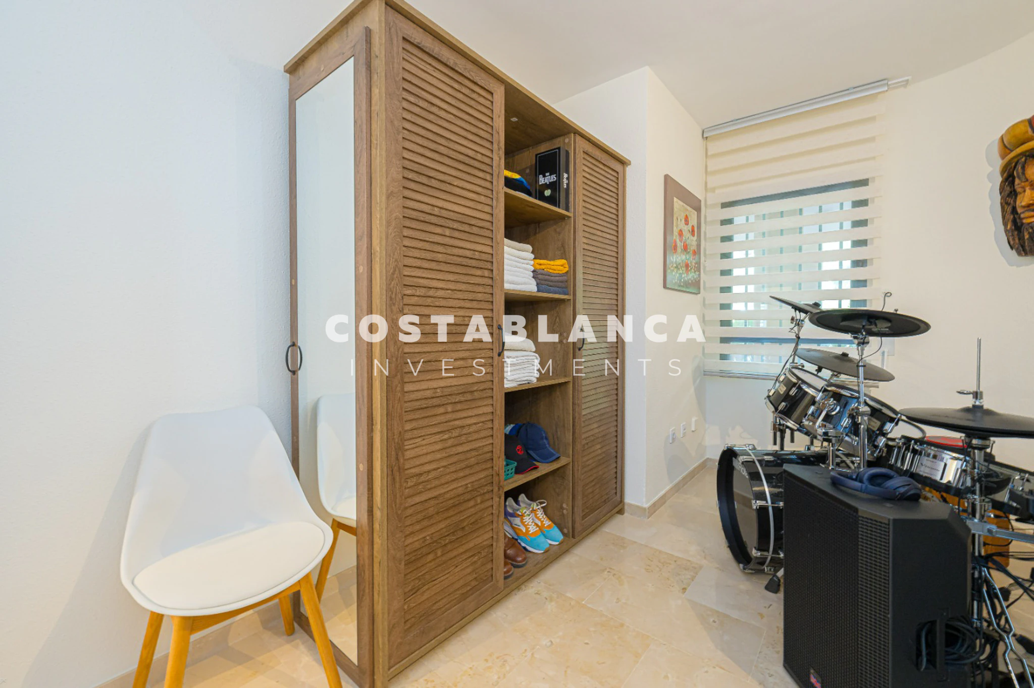 Amplio Apartamento Esquinero con Vistas al Mar y a la Montaña en Venta en Altea La Nova