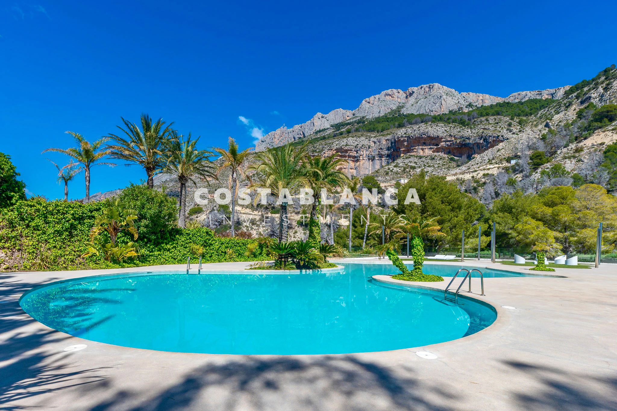 Luxury Penthouse with Panoramic Sea & Mountain Views for sale in Altea La Vella