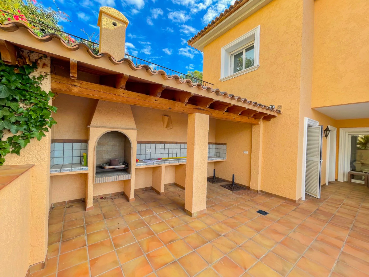 Villa méditerranéenne avec appartement d’hôtes et vue panoramique sur la mer à vendre à Altea Hills