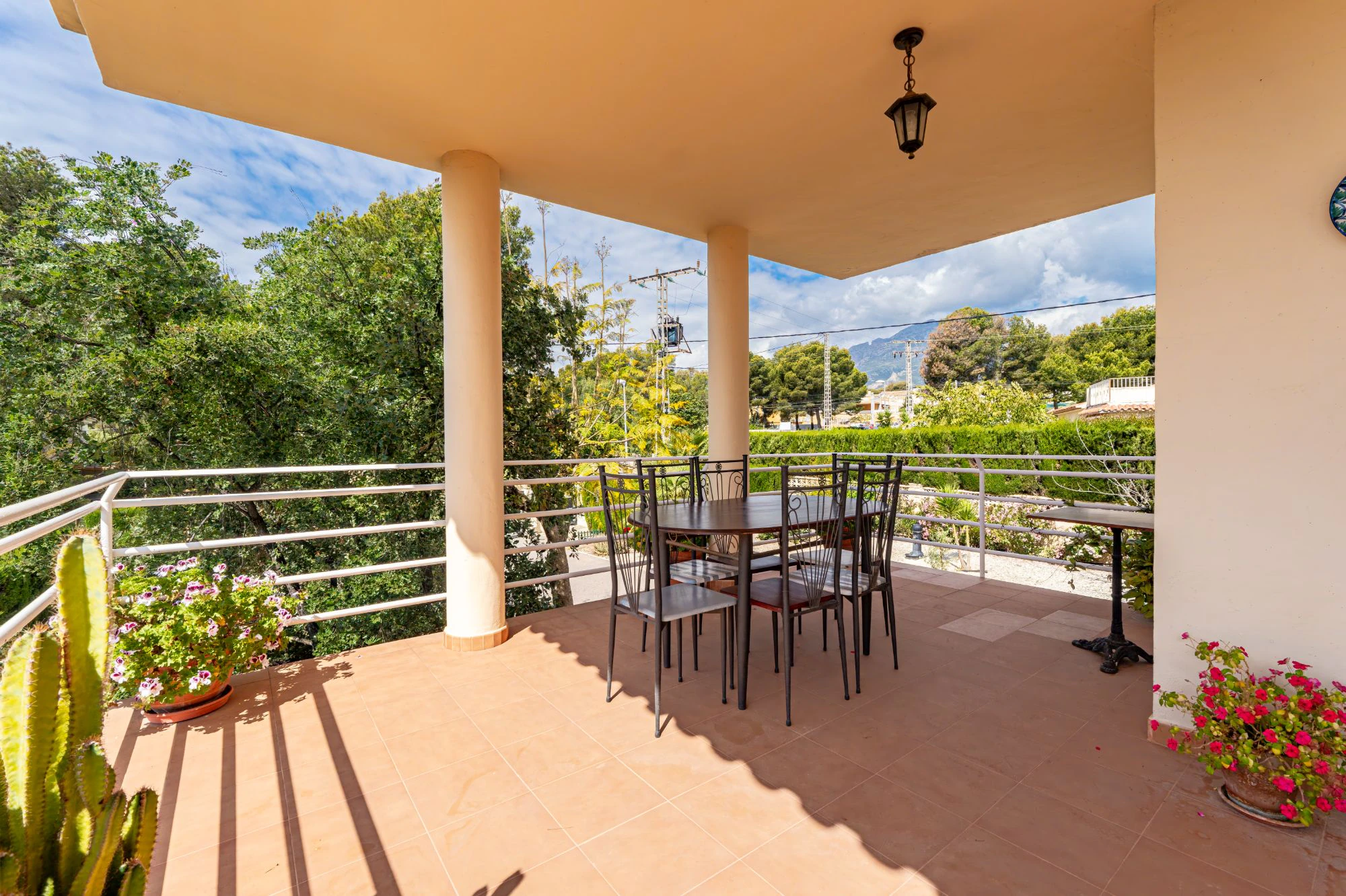VILLA SPACIEUSE RÉNOVÉE À LA NUCIA AVEC PISCINE ET EXCELLENTS ESPACES EXTERIEURS À VENDRE À LA NUCIA