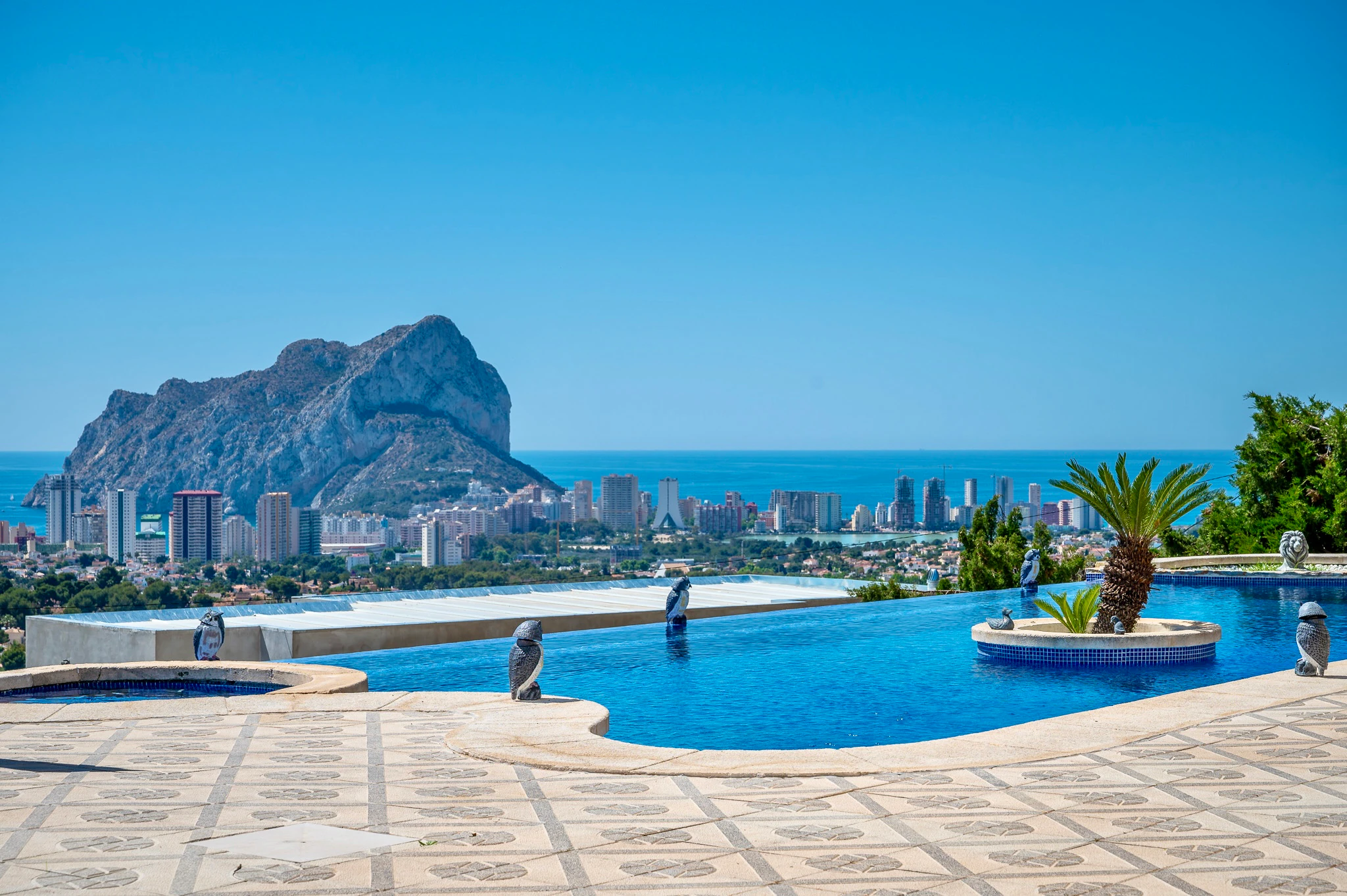 STUNNING MEDITERRANEAN VILLA FOR SALE IN CALPE WITH PANORAMIC SEA AND MOUNTAIN VIEWS