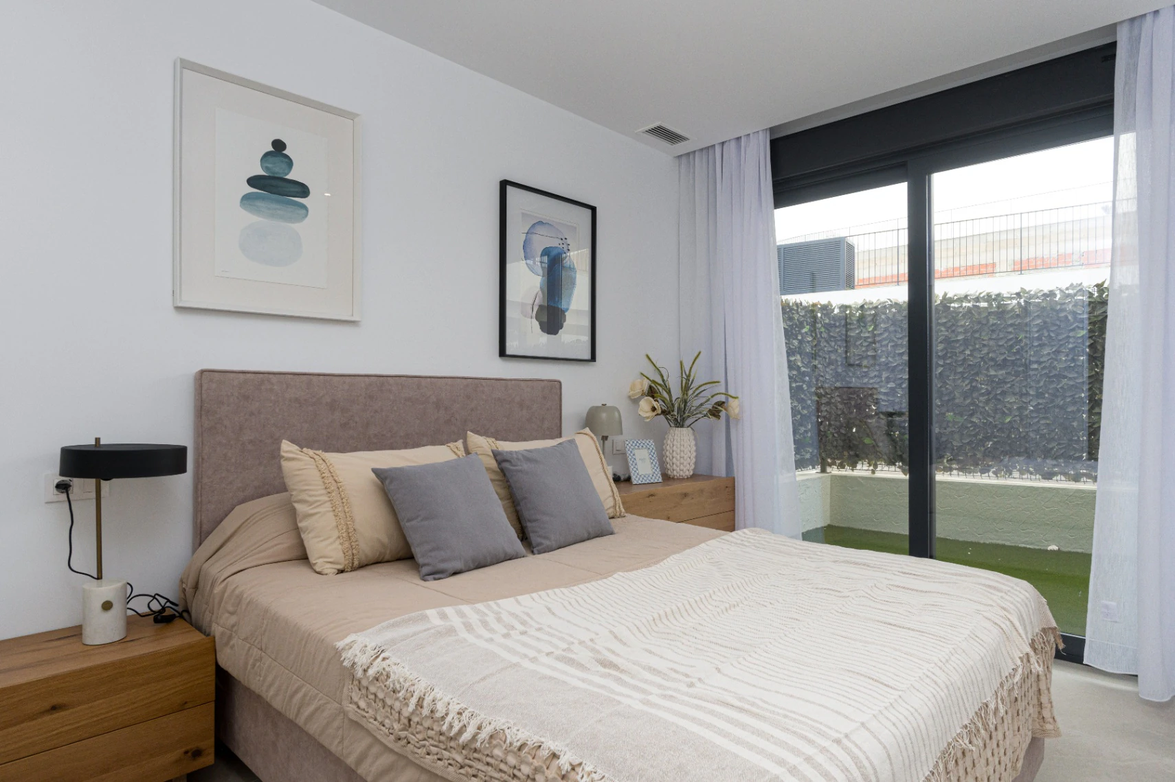 Nowo wybudowany nowoczesny apartament na sprzedaż w Finestrat z basenem bez krawędzi