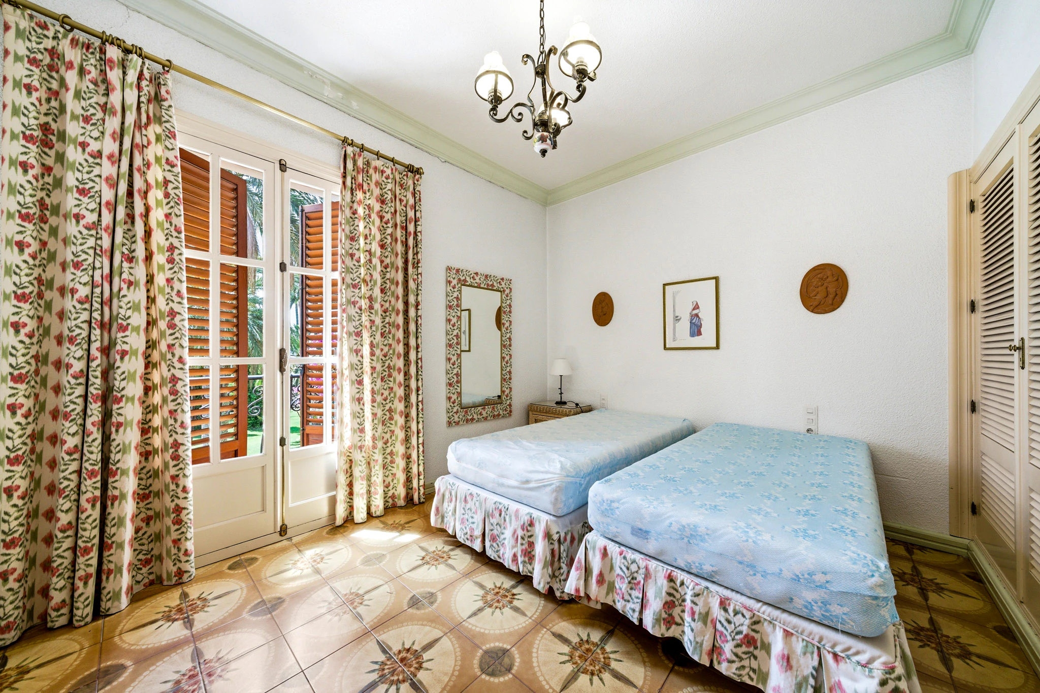 Exclusive Mediterranean Estate with Vineyards and Lakes for sale in Novelda