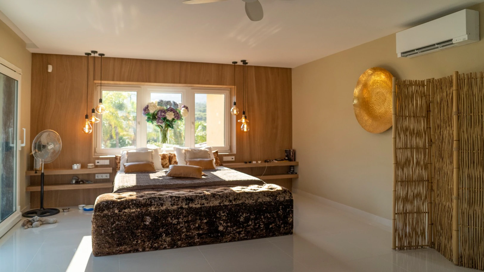 Luxury Villa with Plot 32000m2 for Sale in la Nucia