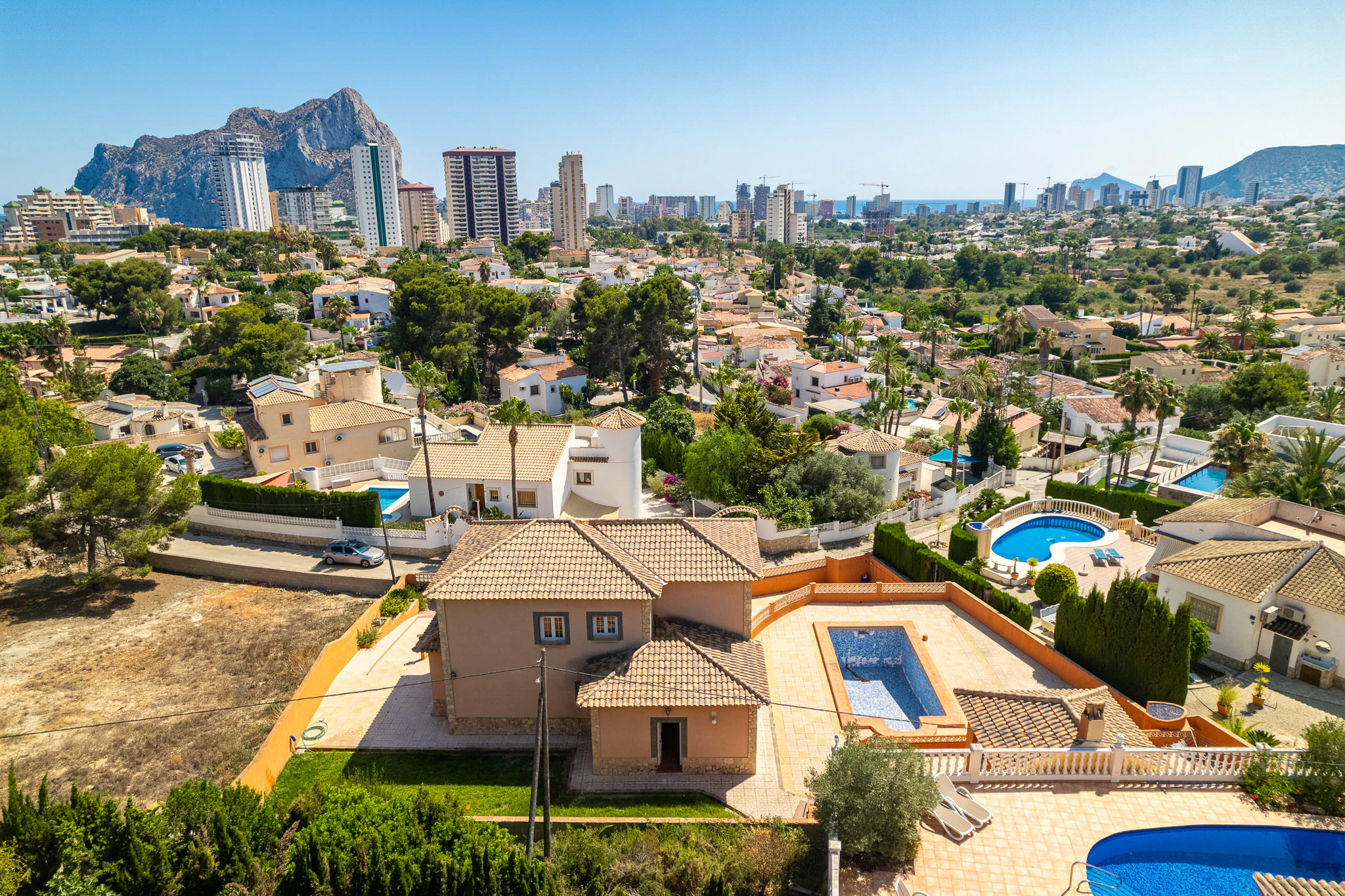 Mooie villa in Calpe met grote tuin, zwembad en zeezicht