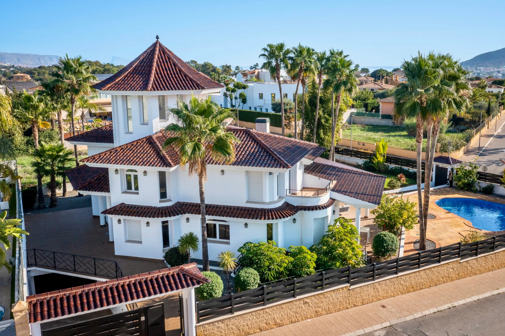 Moderne Villa zum Verkauf in Alfaz del Pi mit Sauna und Kino