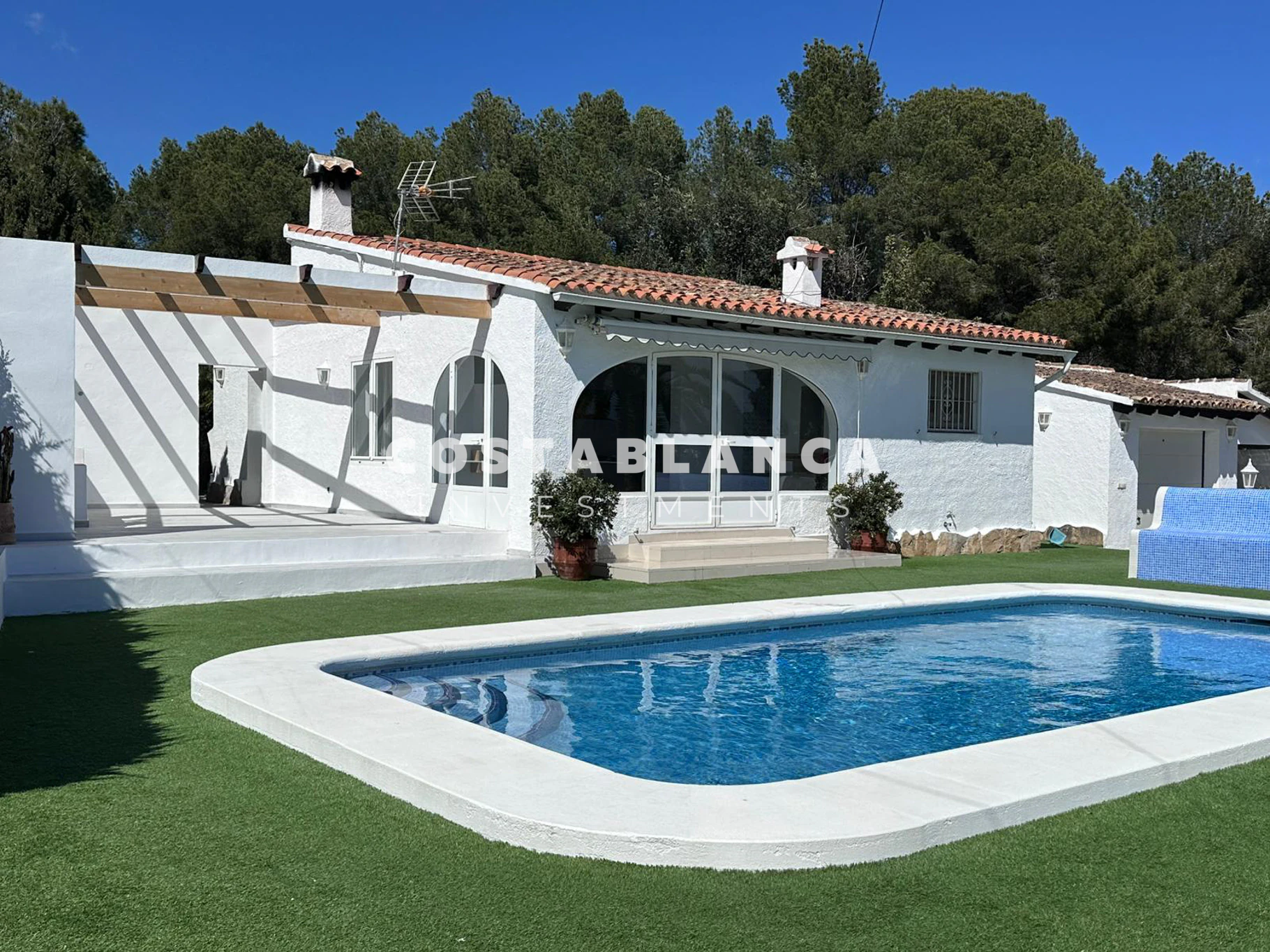 Sunny Mediterranean villa for sale in Moraira