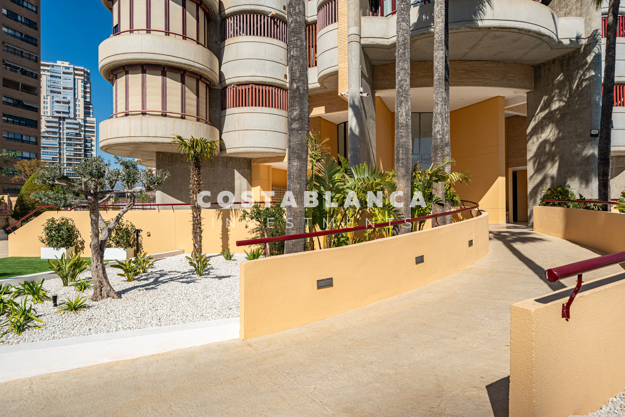 Apartment for Sale Entire 38th Floor of the Iconic Negurigane Building for sale in Benidorm