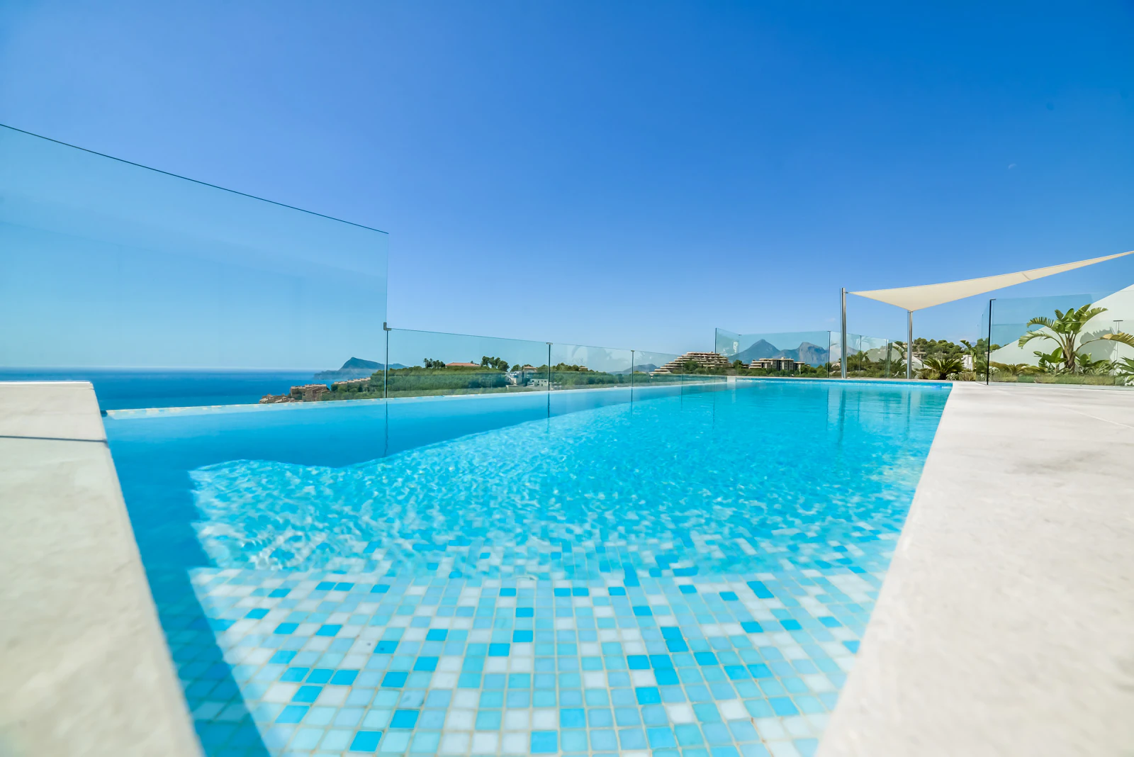 Villa de luxe avec vue panoramique sur la mer à vendre dans les collines d’Altea avec grande piscine