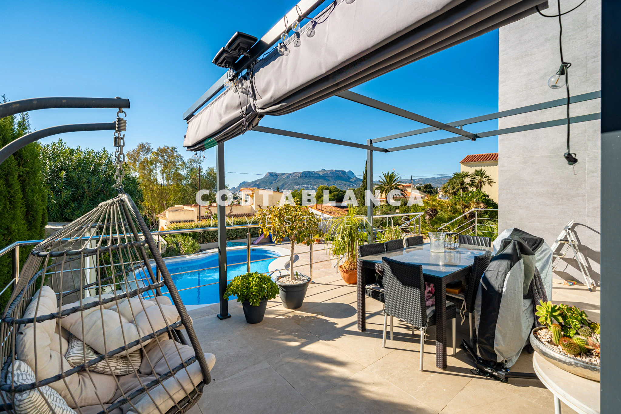 Villa moderne élégante avec piscine privée et suite principale à vendre à Calpe