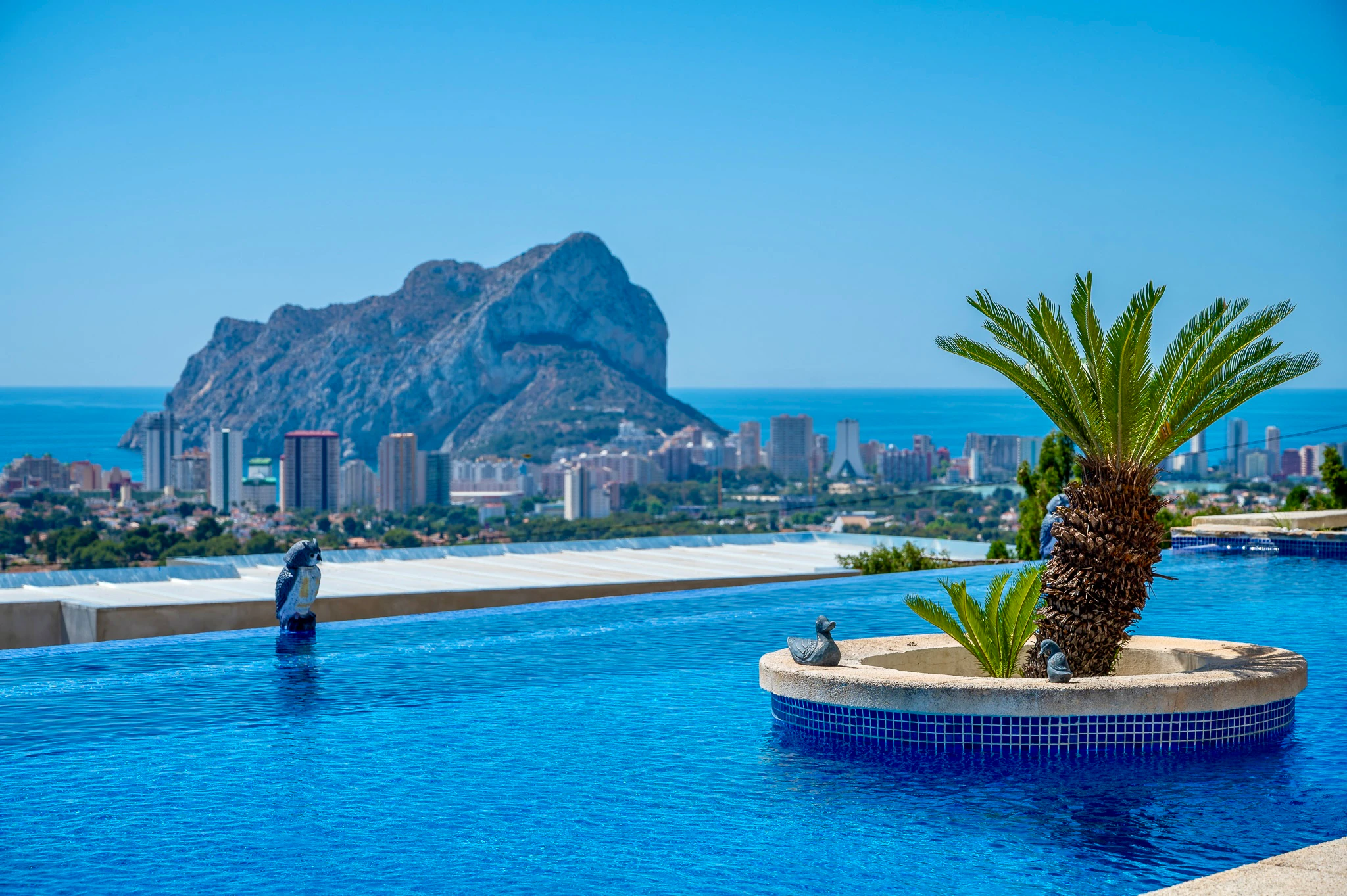 STUNNING MEDITERRANEAN VILLA FOR SALE IN CALPE WITH PANORAMIC SEA AND MOUNTAIN VIEWS