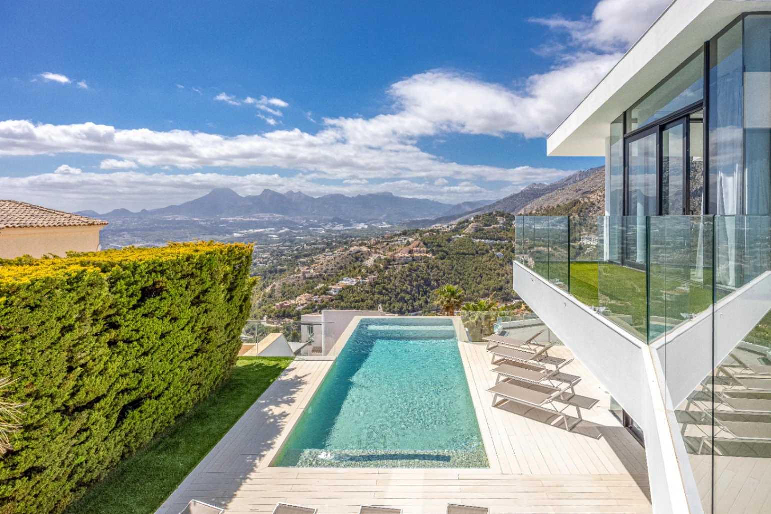 Modern Villa with Infinity Pool for Sale in Altea Hills