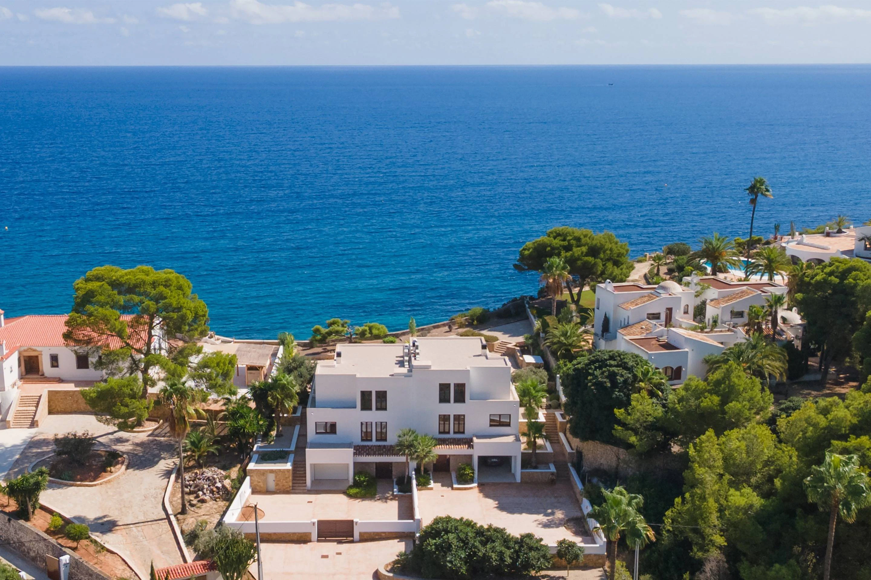 Villa Andrago Residencia Contemporánea Mediterránea en Primera Línea a la Venta en Moraira