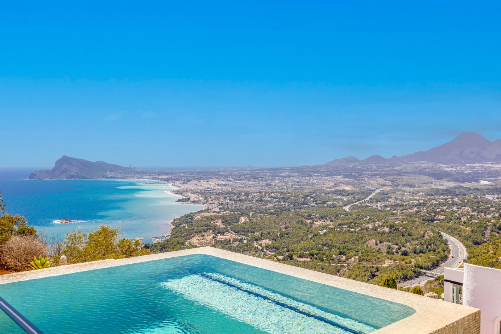 Modern Villa with Infinity Pool for Sale in Altea Hills