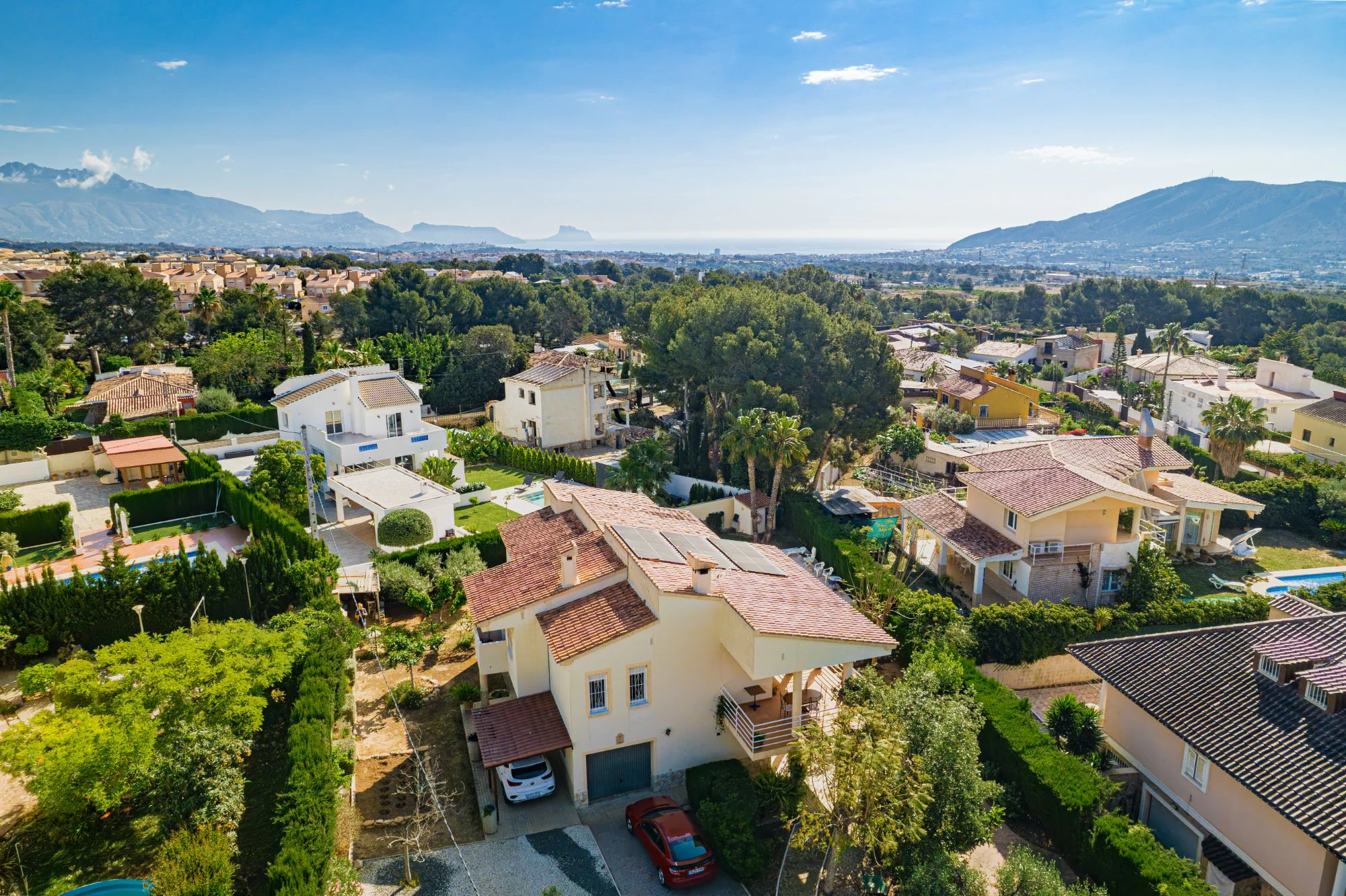 VILLA SPACIEUSE RÉNOVÉE À LA NUCIA AVEC PISCINE ET EXCELLENTS ESPACES EXTERIEURS À VENDRE À LA NUCIA