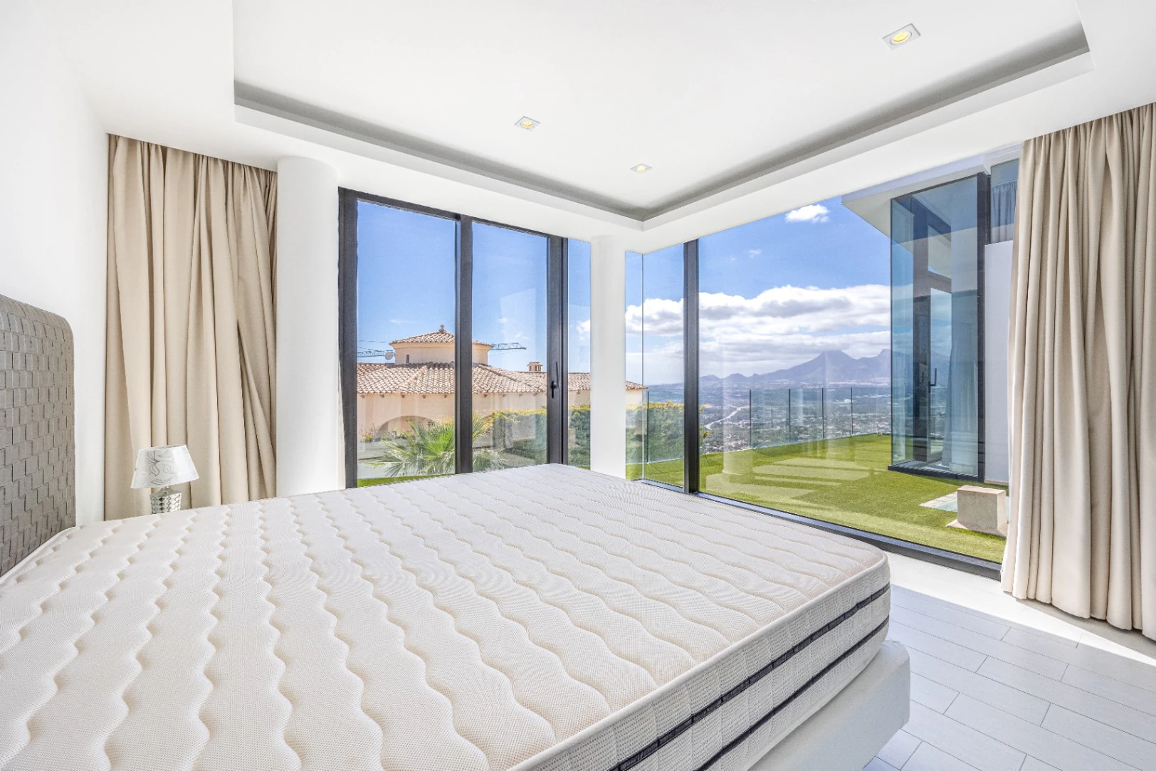 Modern Villa with Infinity Pool for Sale in Altea Hills