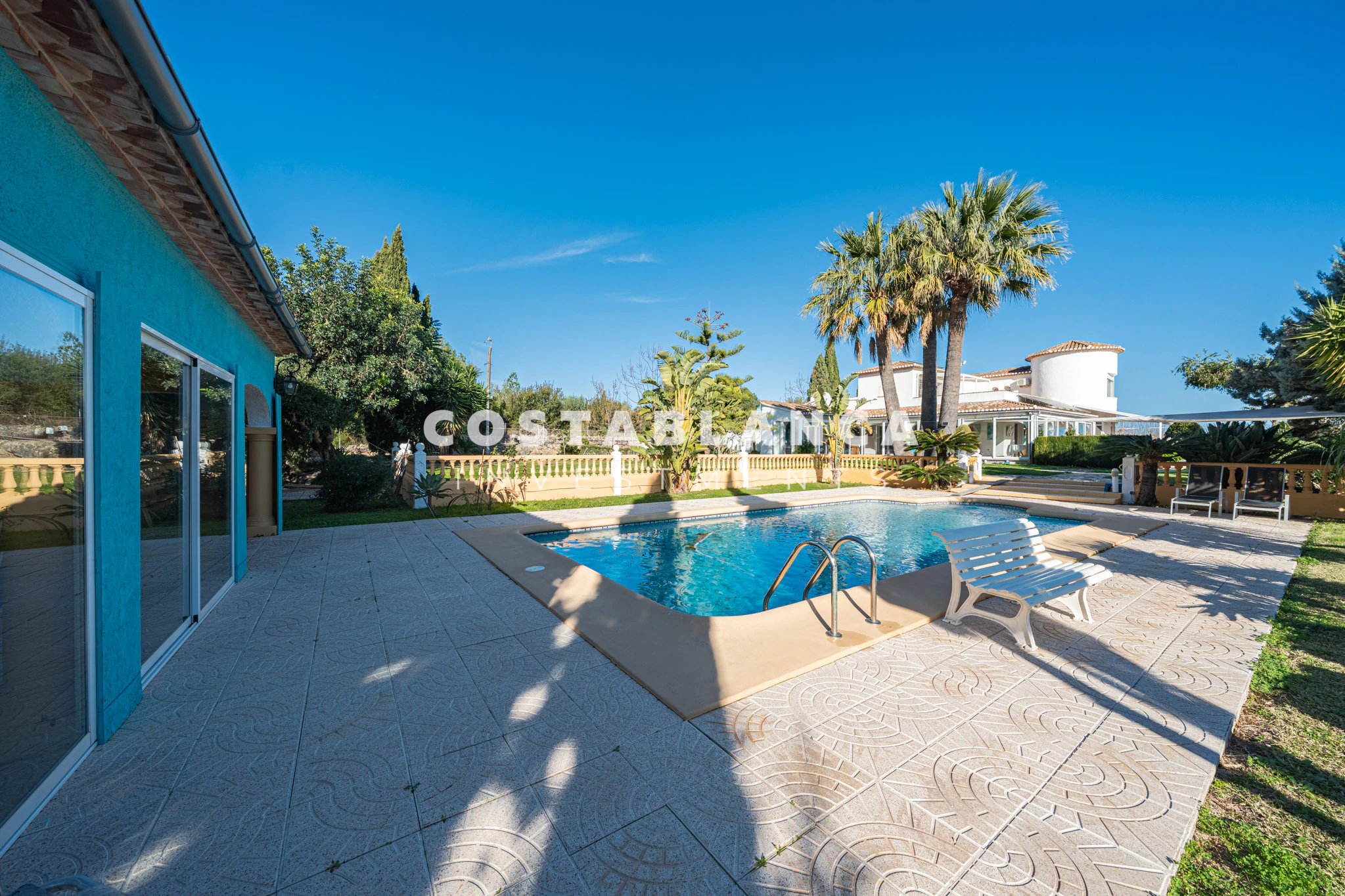 Fully Modernized Luxury Villa with Guest Apartment and Solar Energy for sale in Denia