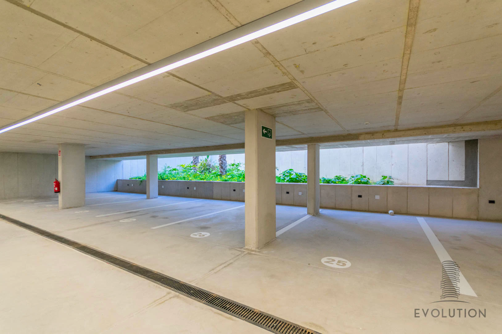 APARTAMENTO ELEGANTE EN ALTA PLANTA EN VENTA EN CALPE CON VISTAS AL MAR, A LA MONTAÑA Y DISEÑO EXCEPCIONAL