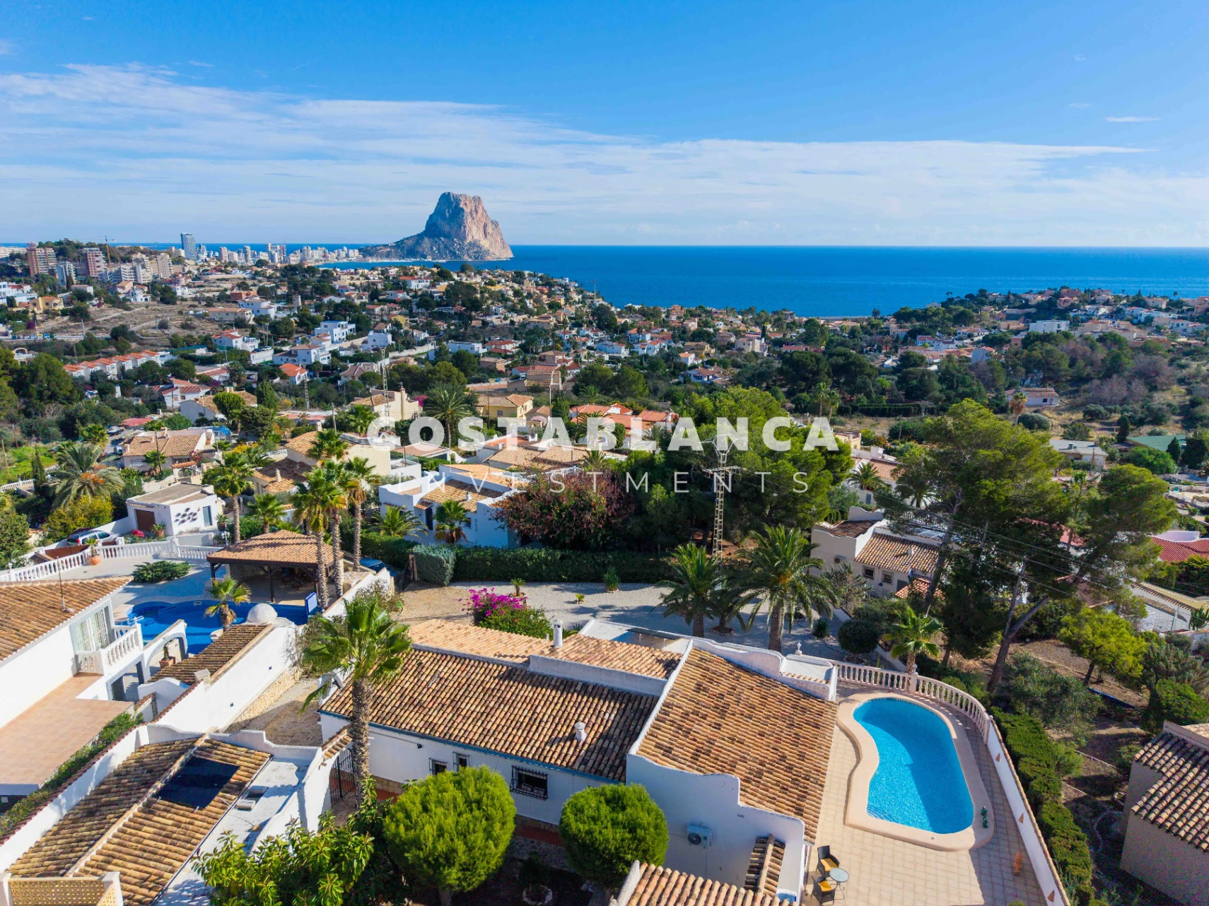 Ruime villa met gastenappartement, uitzicht op zee te koop in Calpe