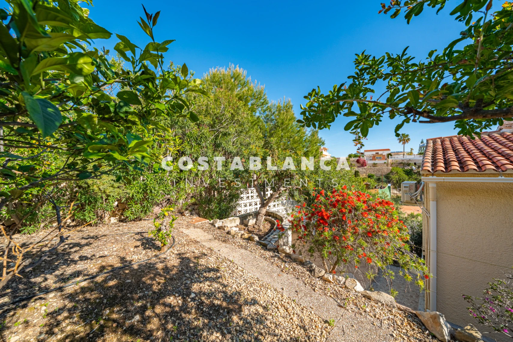 Villa Mediterránea con Vistas Icónicas al Peñón de Ifach y Piscina Privada en venta en Calpe.