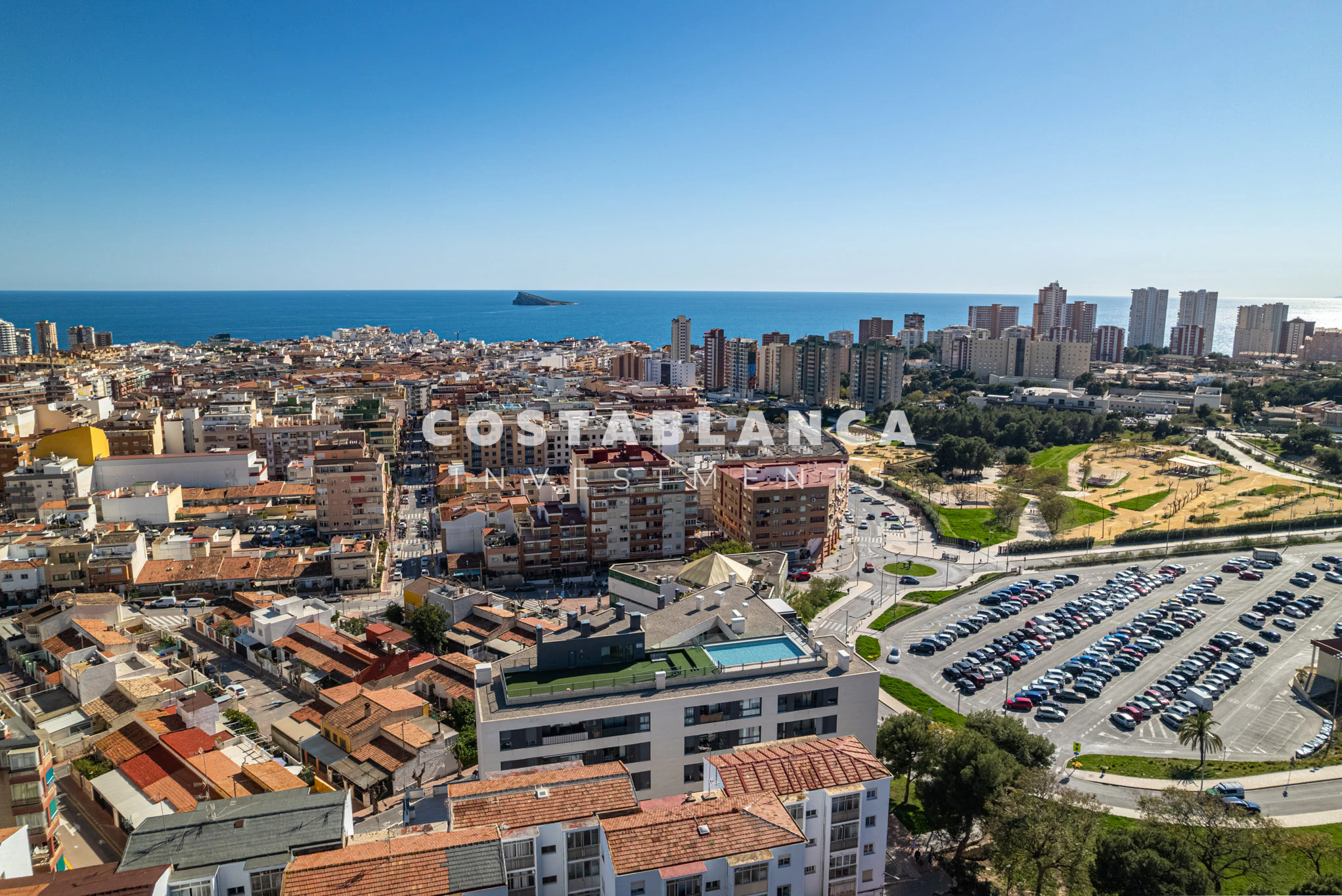 Moderne Wohnung zu verkaufen in Benidorm Poniente mit Pool und hoher Mietrendite.