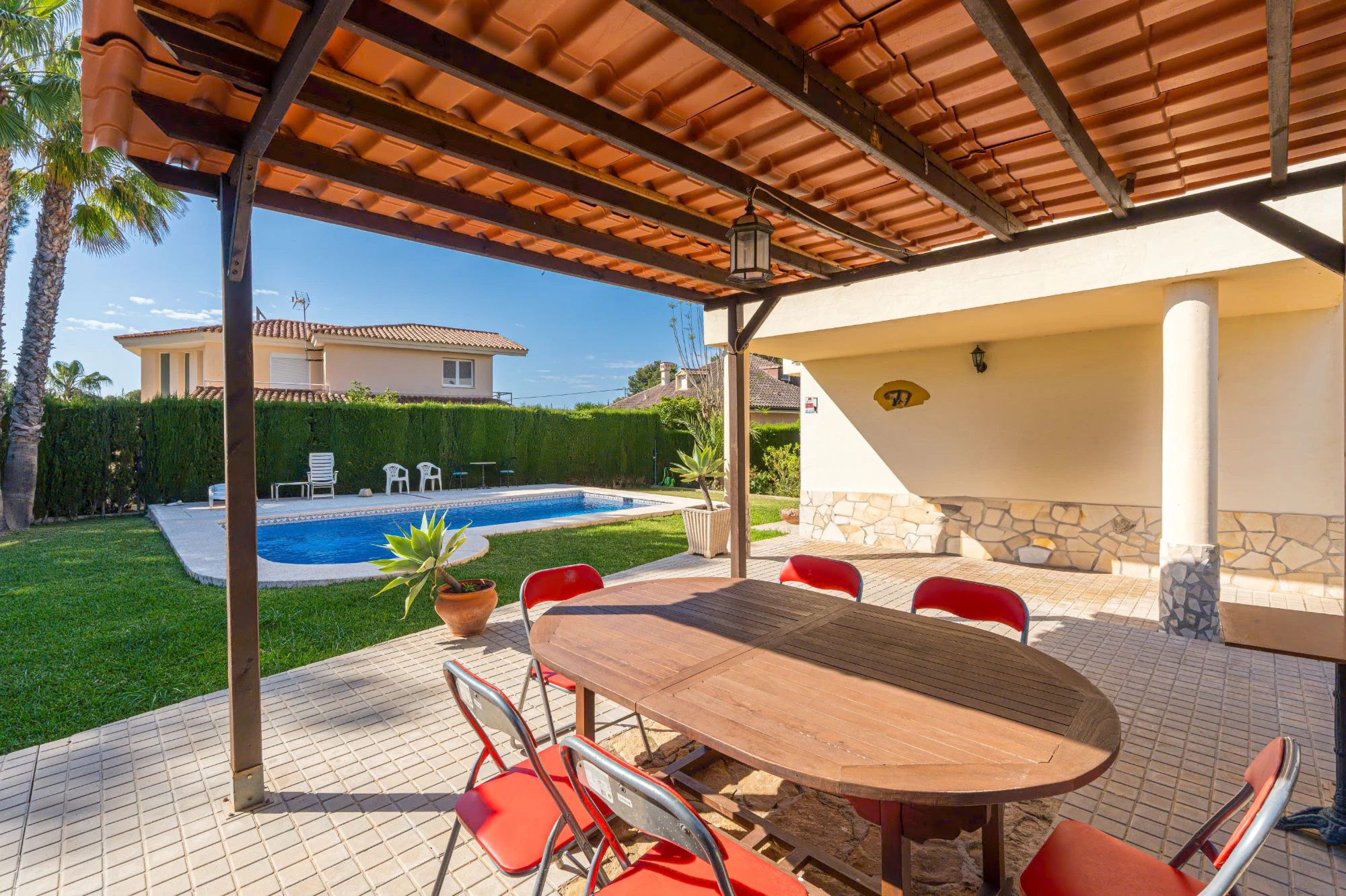 VILLA SPACIEUSE RÉNOVÉE À LA NUCIA AVEC PISCINE ET EXCELLENTS ESPACES EXTERIEURS À VENDRE À LA NUCIA