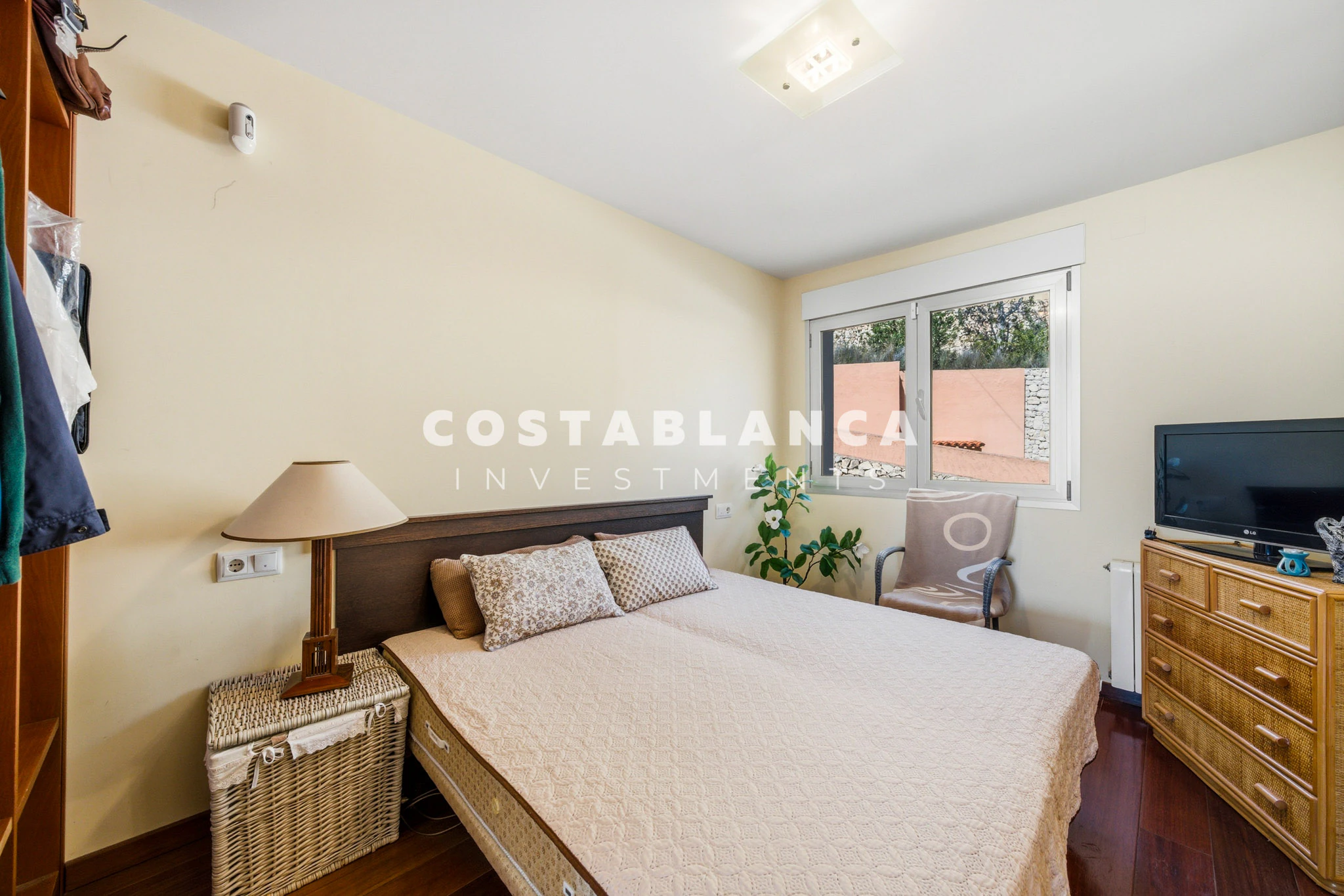 Vooruitstrevende semi-vrijstaande woning te koop in Benissa