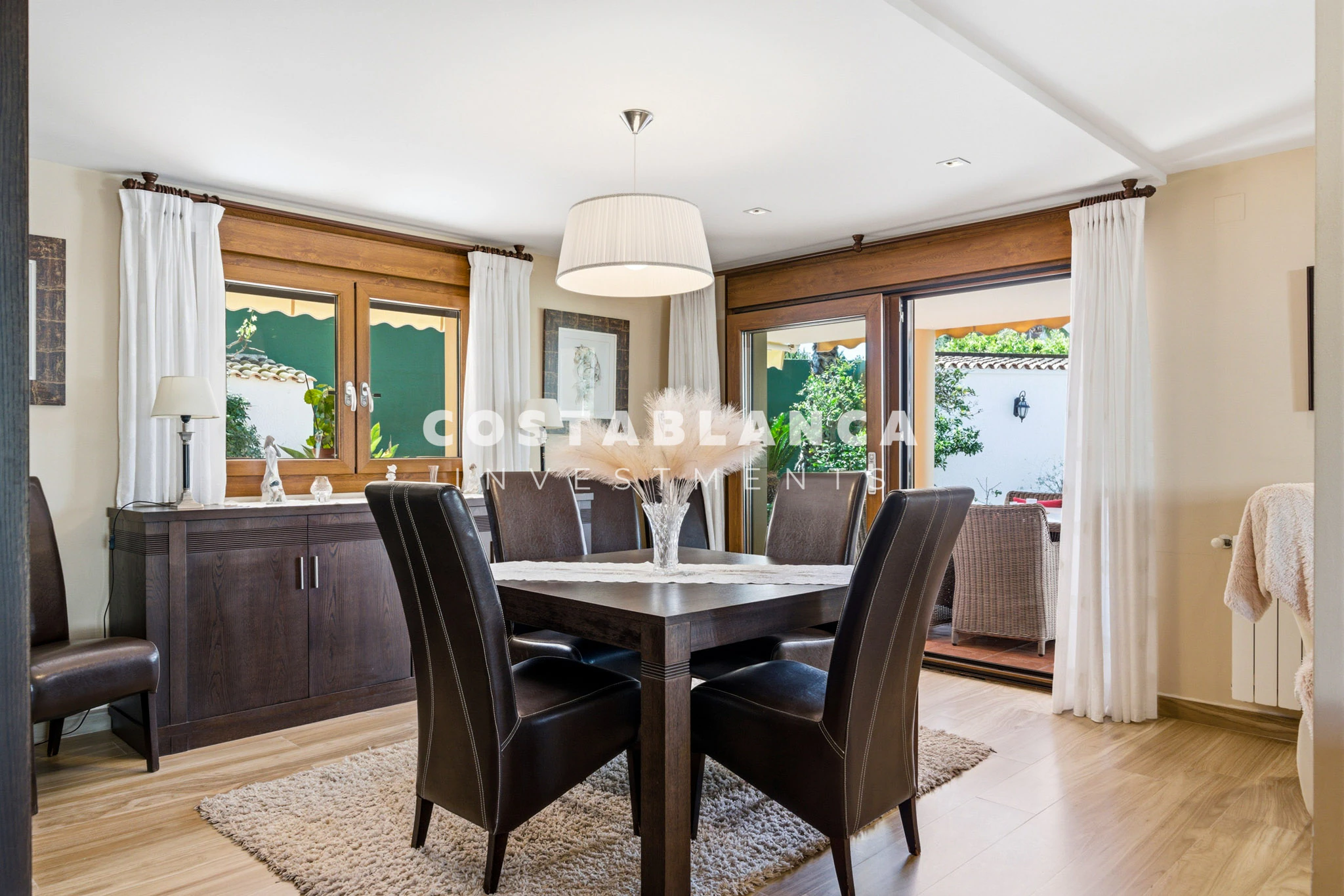 Luxuriöse mediterrane Villa zum Verkauf in Benidorm mit Garten, Terrassen und Privatsphäre