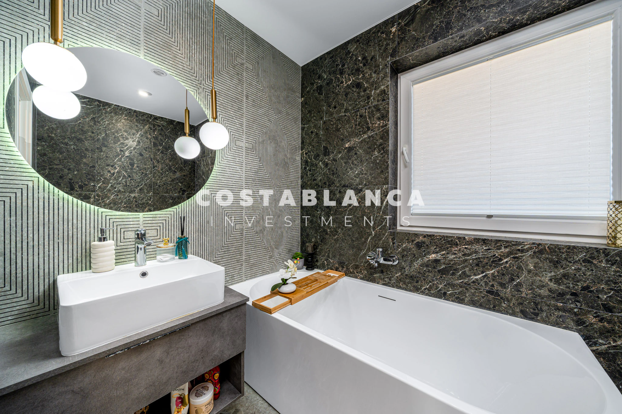 Villa moderne élégante avec piscine privée et suite principale à vendre à Calpe