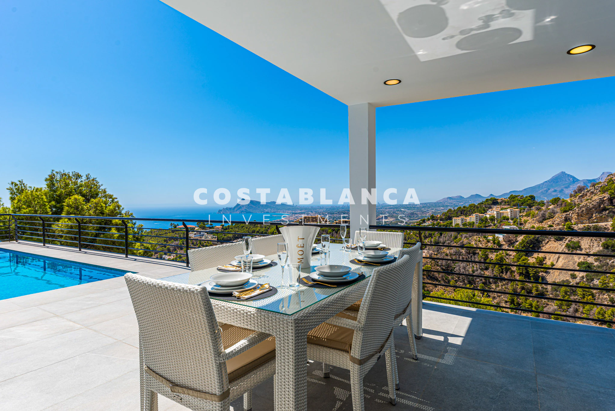 Designer Villa met Infinity Uitzichten over de Costa Blanca Te Koop In Altea Hills