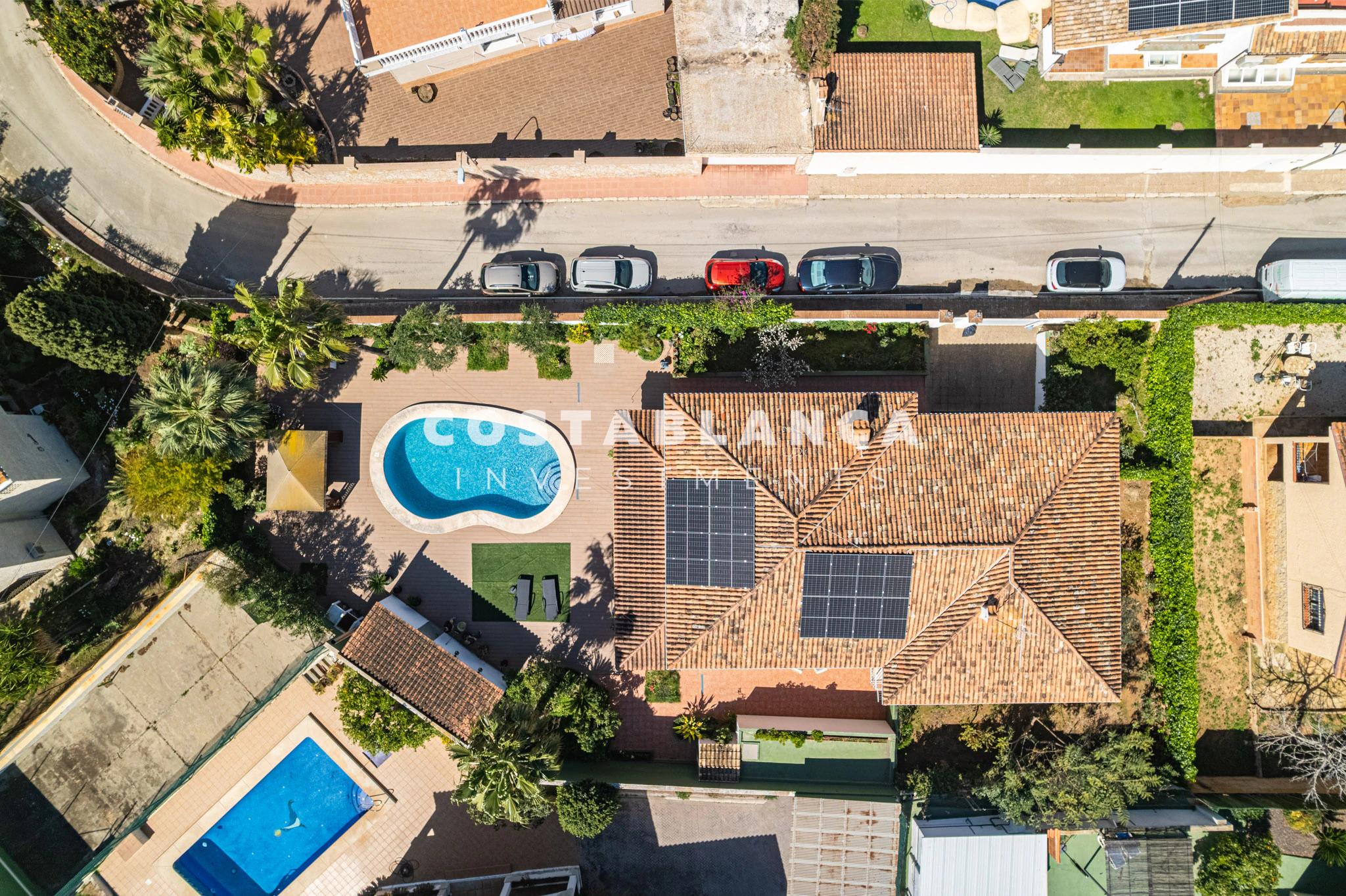 Luxuriöse mediterrane Villa zum Verkauf in Benidorm mit Garten, Terrassen und Privatsphäre