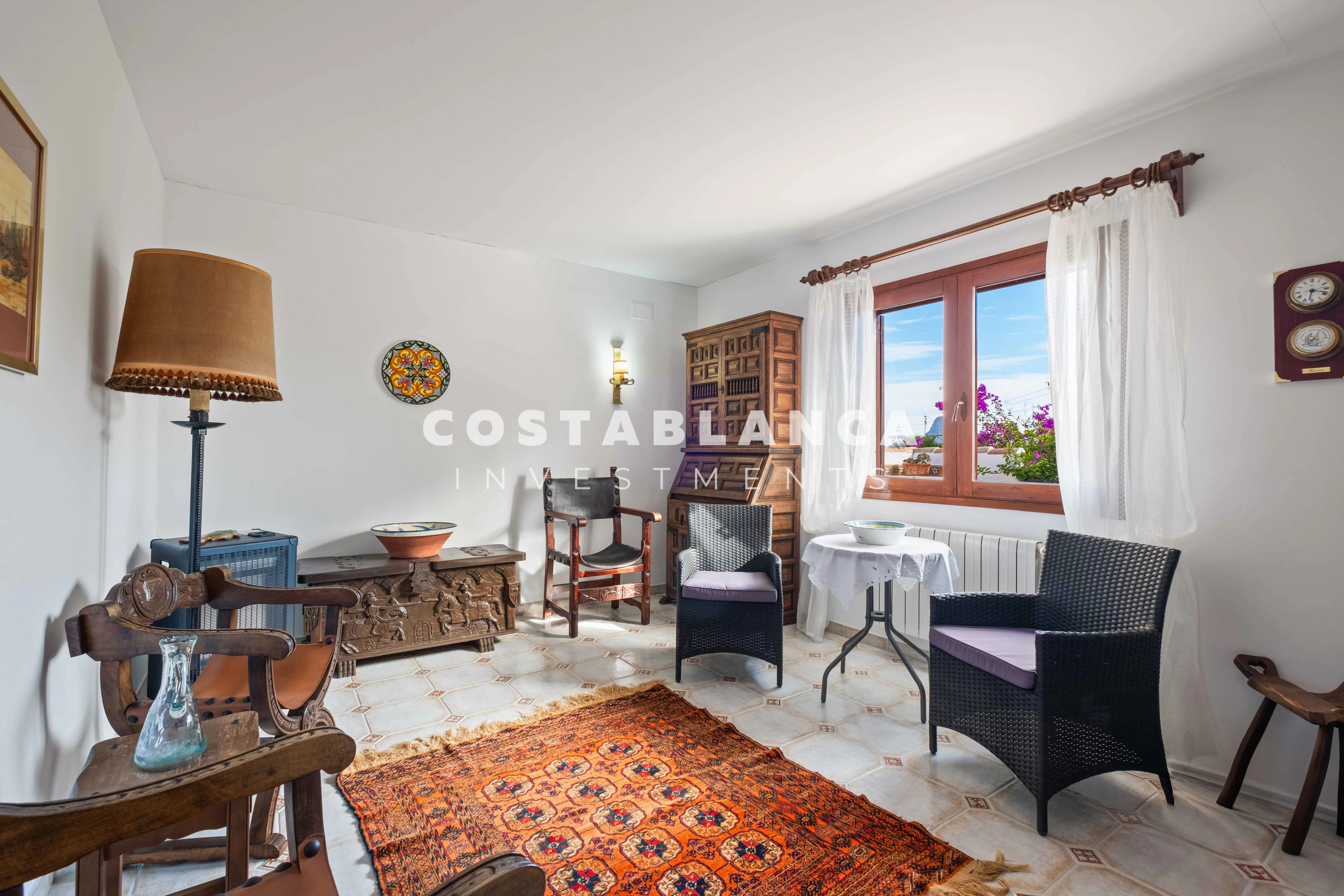 Ruime villa met gastenappartement, uitzicht op zee te koop in Calpe