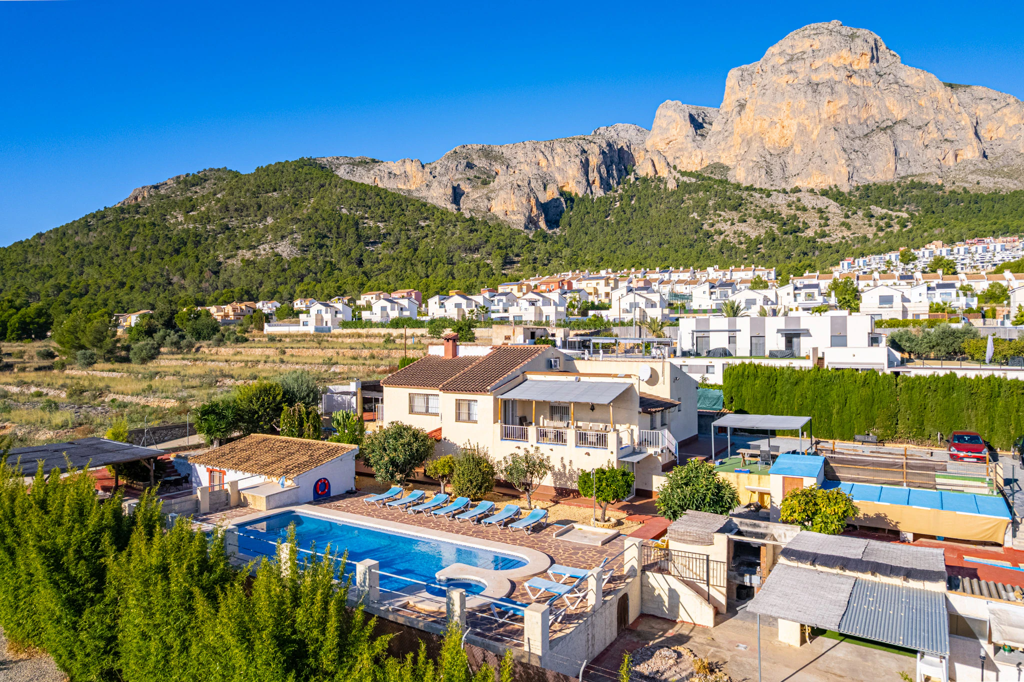 Spacious Villa With Sports Areas, Guest Apartment for sale in Polop