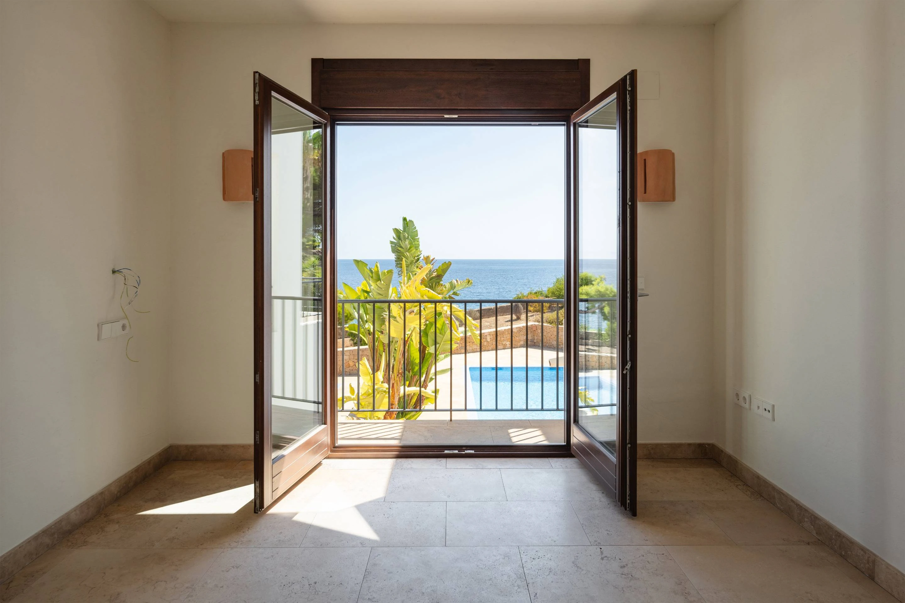Villa Andrago Residencia Contemporánea Mediterránea en Primera Línea a la Venta en Moraira
